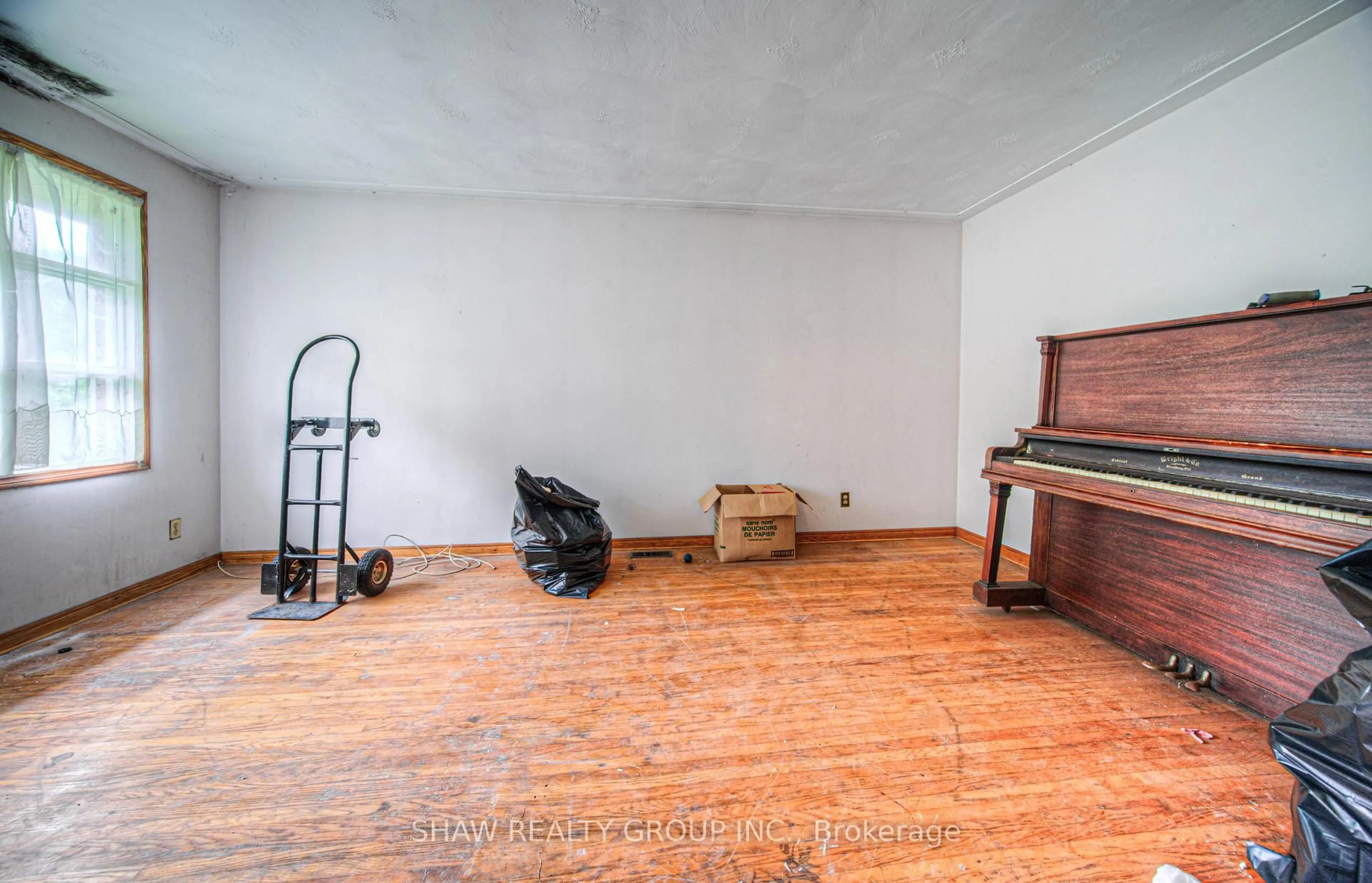 A pic of a room for 537 Glen Manor Blvd, Waterloo Ontario N2L 4T4