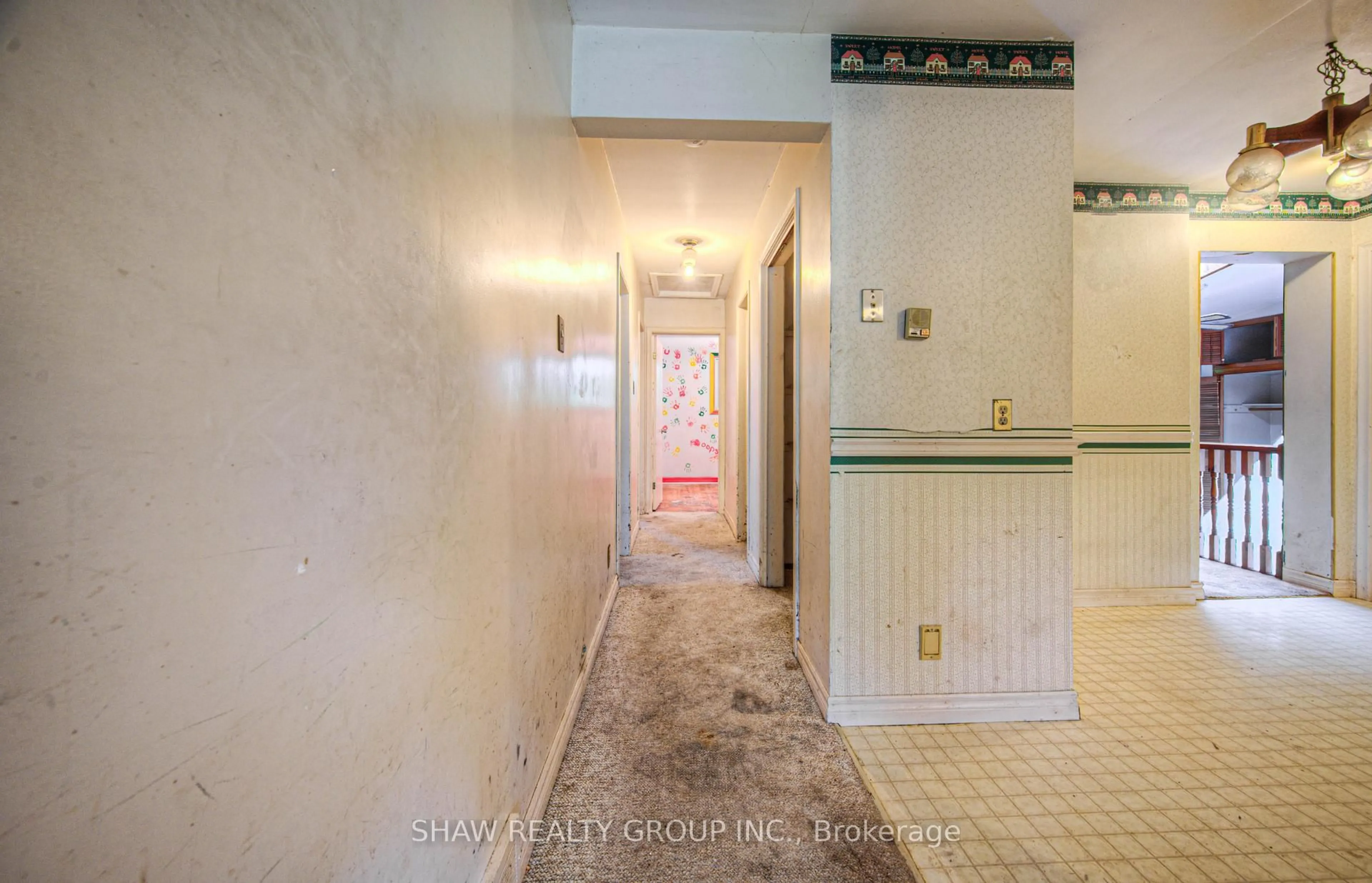 Indoor entryway for 537 Glen Manor Blvd, Waterloo Ontario N2L 4T4