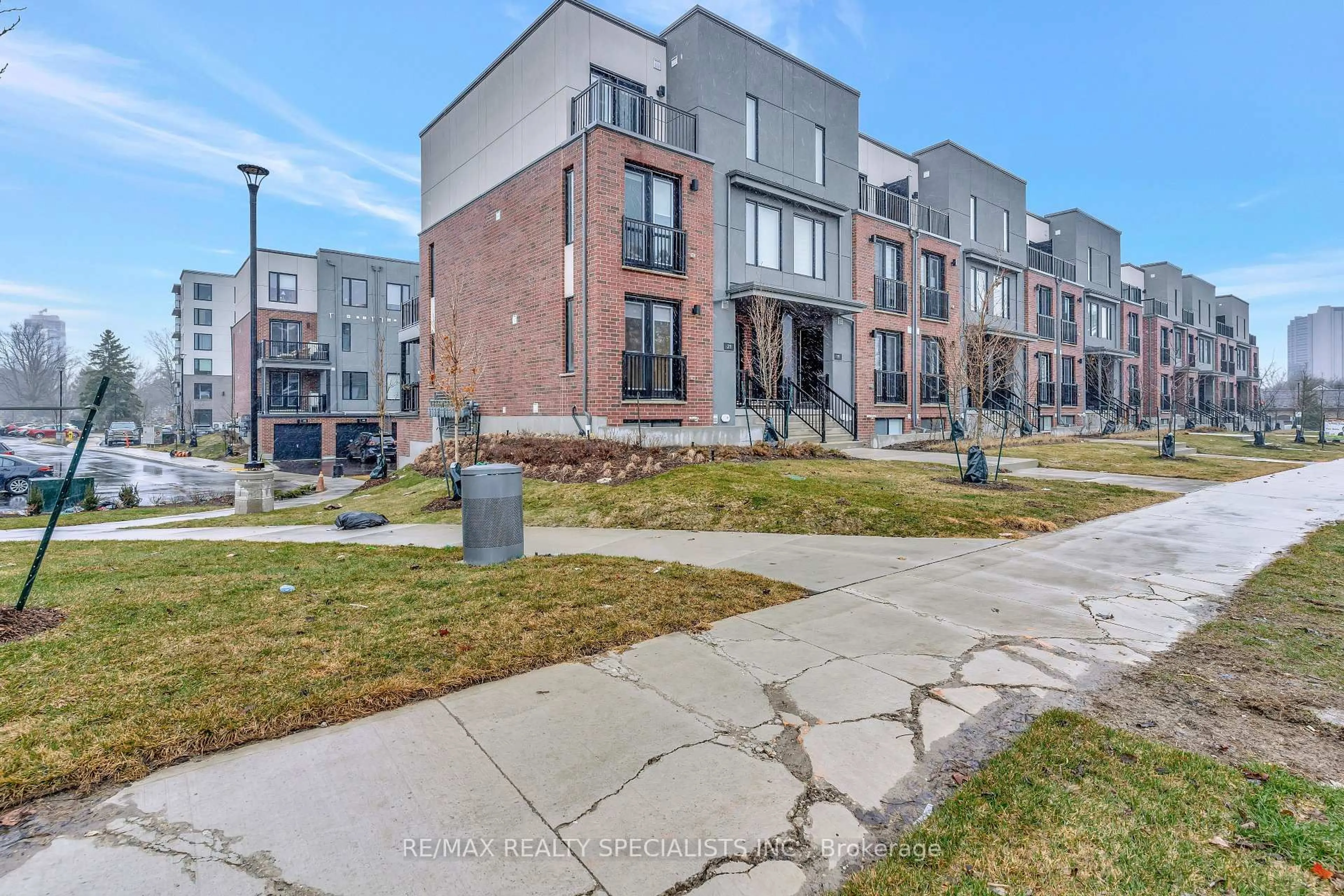 A pic from outside/outdoor area/front of a property/back of a property/a pic from drone, street for 99 Roger St #21, Waterloo Ontario N2J 1A4