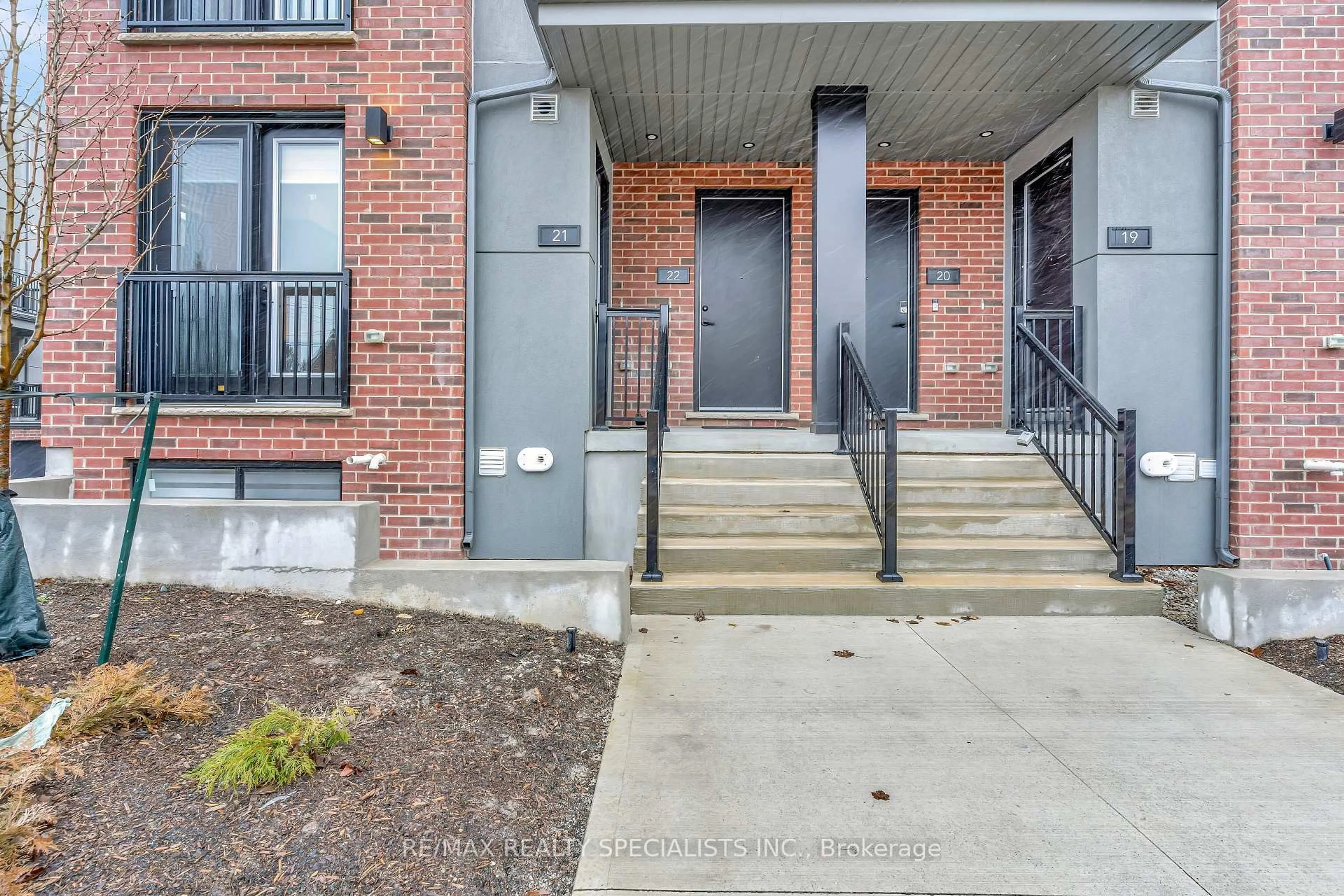 Unknown for 99 Roger St #21, Waterloo Ontario N2J 1A4