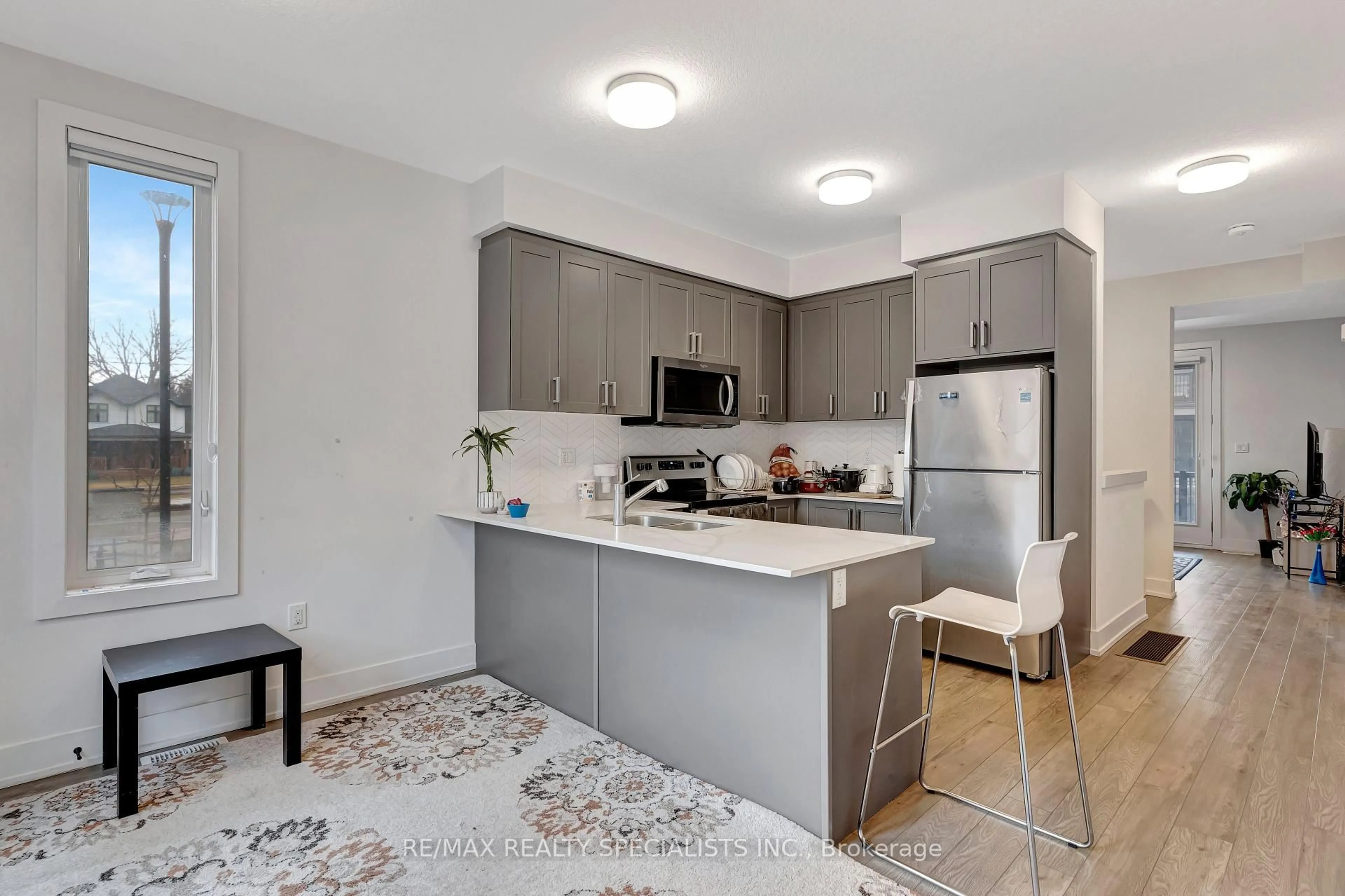 Standard kitchen, unknown for 99 Roger St #21, Waterloo Ontario N2J 1A4