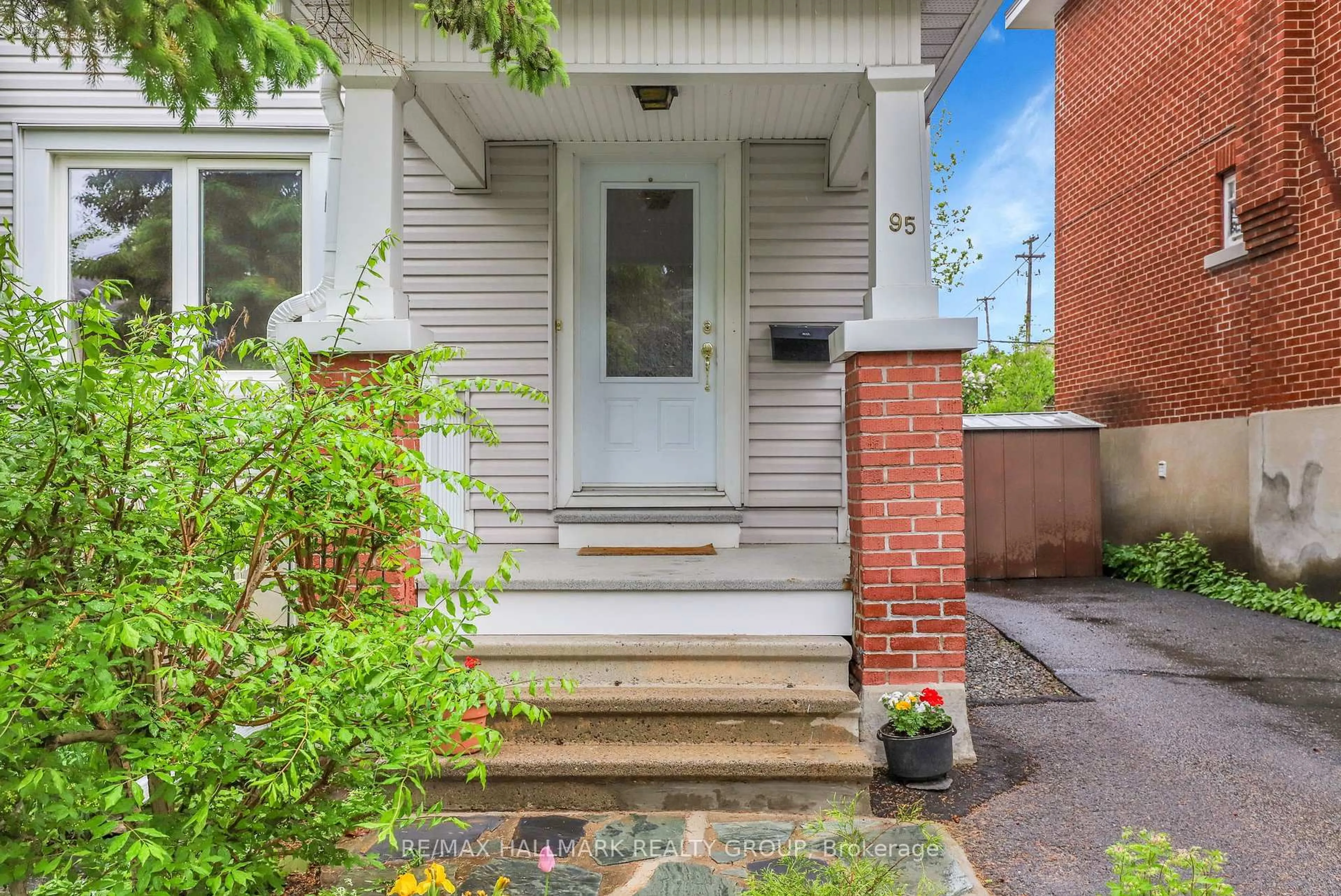 Unknown for 95 Gilchrist Ave, Ottawa Ontario K1Y 0M9
