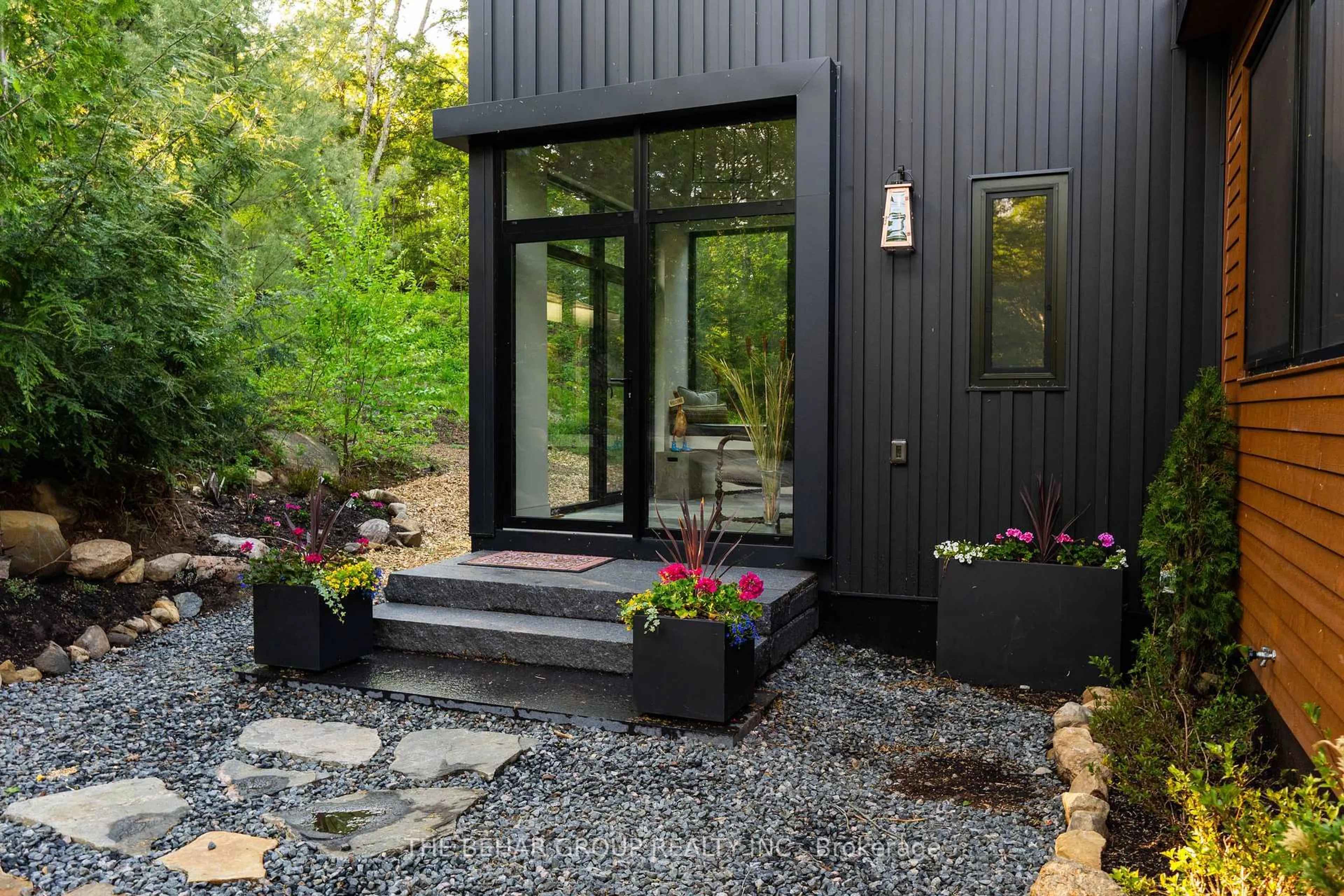 Patio, street for 1311 S Ril Lake Rd, Lake of Bays Ontario P0B 1A0