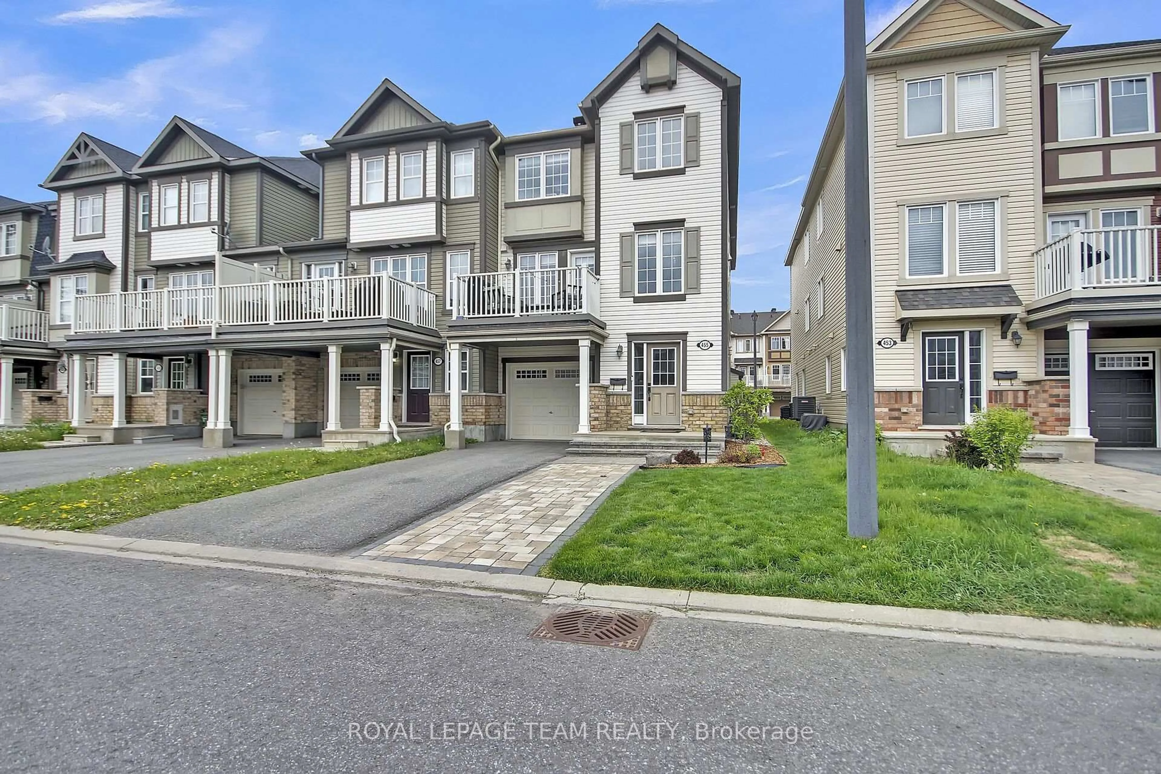 A pic from outside/outdoor area/front of a property/back of a property/a pic from drone, street for 455 Meadowhawk Cres, Ottawa Ontario K2J 5W8