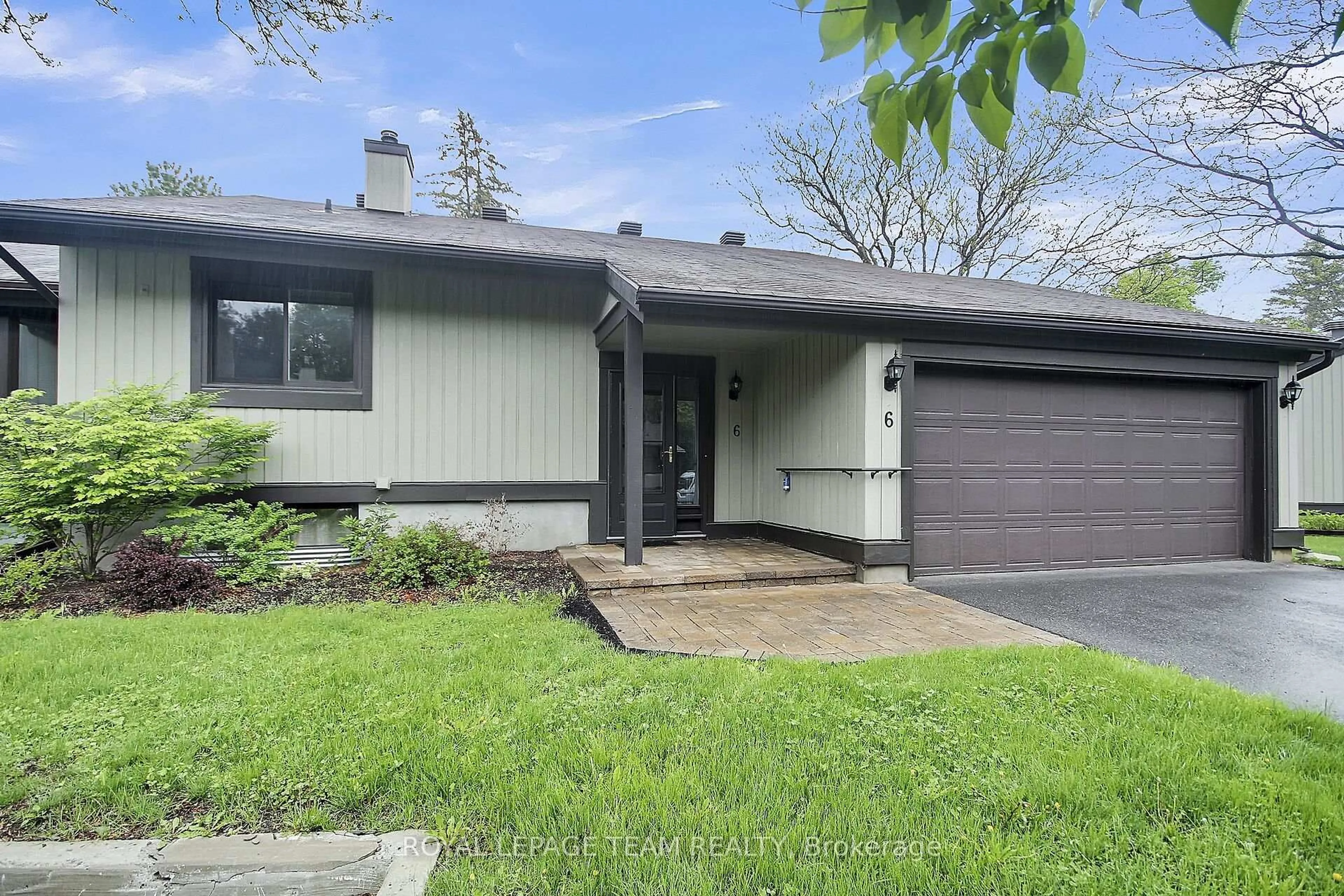 Home with vinyl exterior material, street for 6 Meadowmist Crt, Ottawa Ontario K2S 1B9