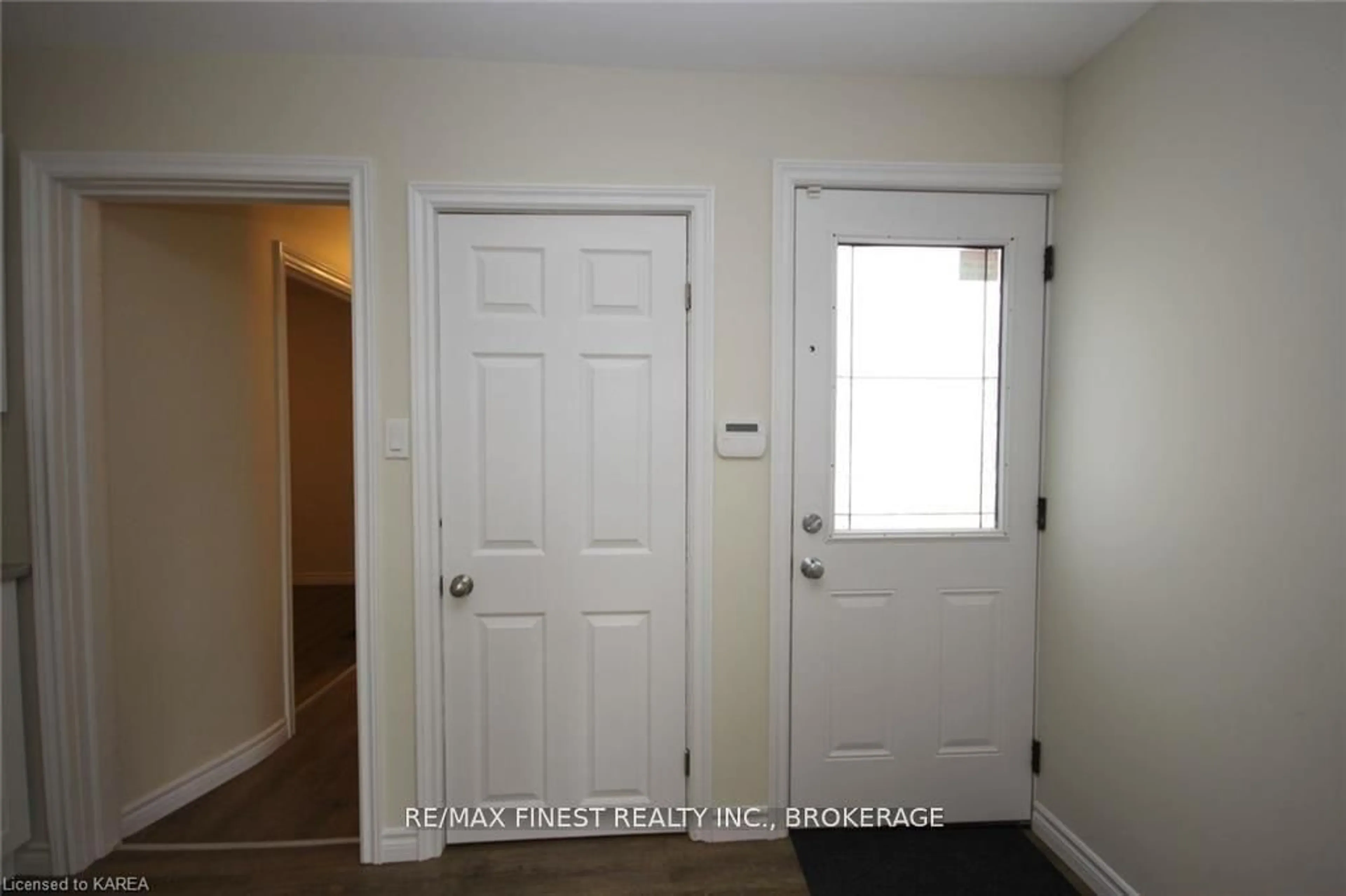 Indoor entryway for 219 Montreal St, Kingston Ontario K7K 3G6