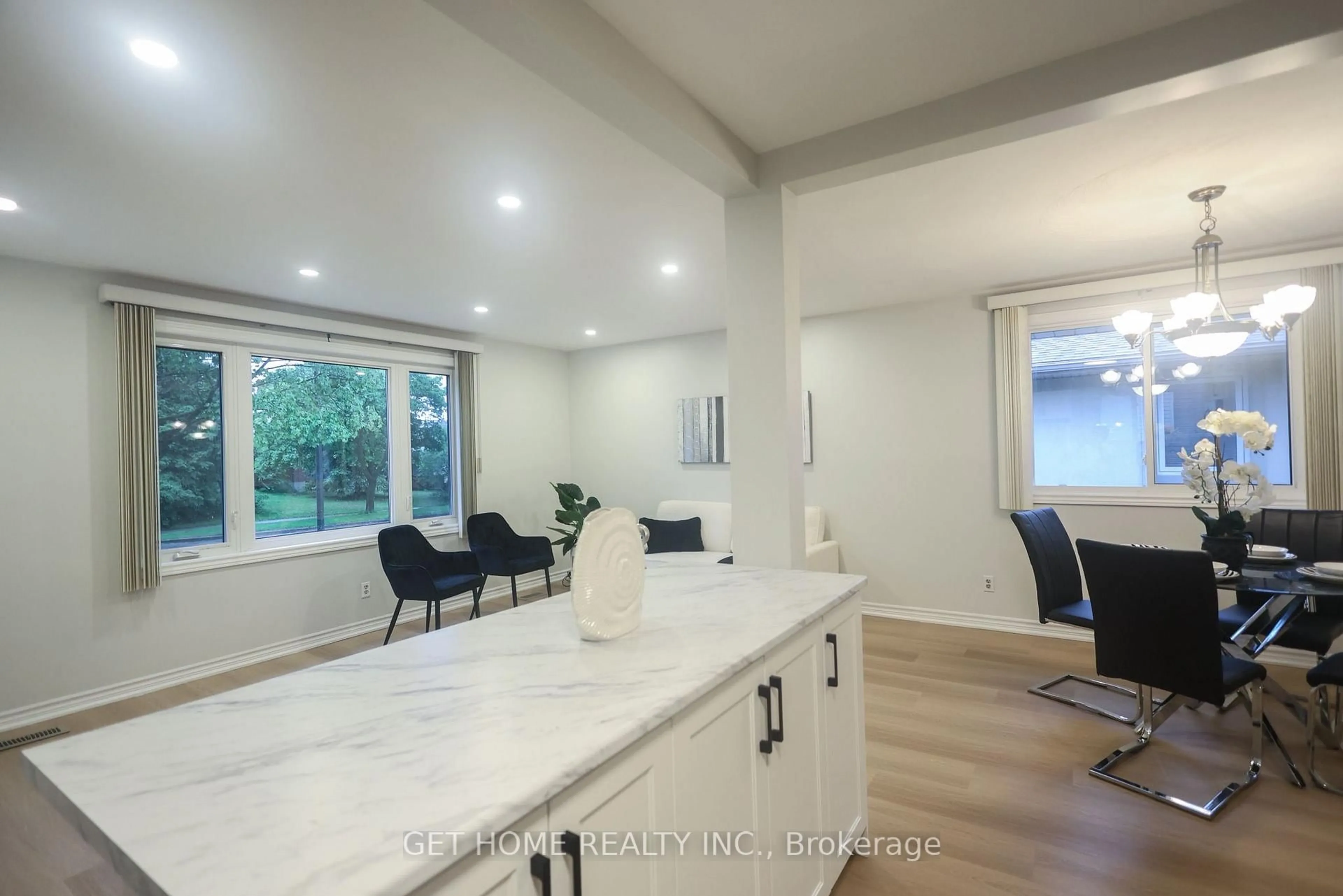 Open concept kitchen, ceramic/tile floor for 86 Queenston Dr, Kitchener Ontario N2B 2V1