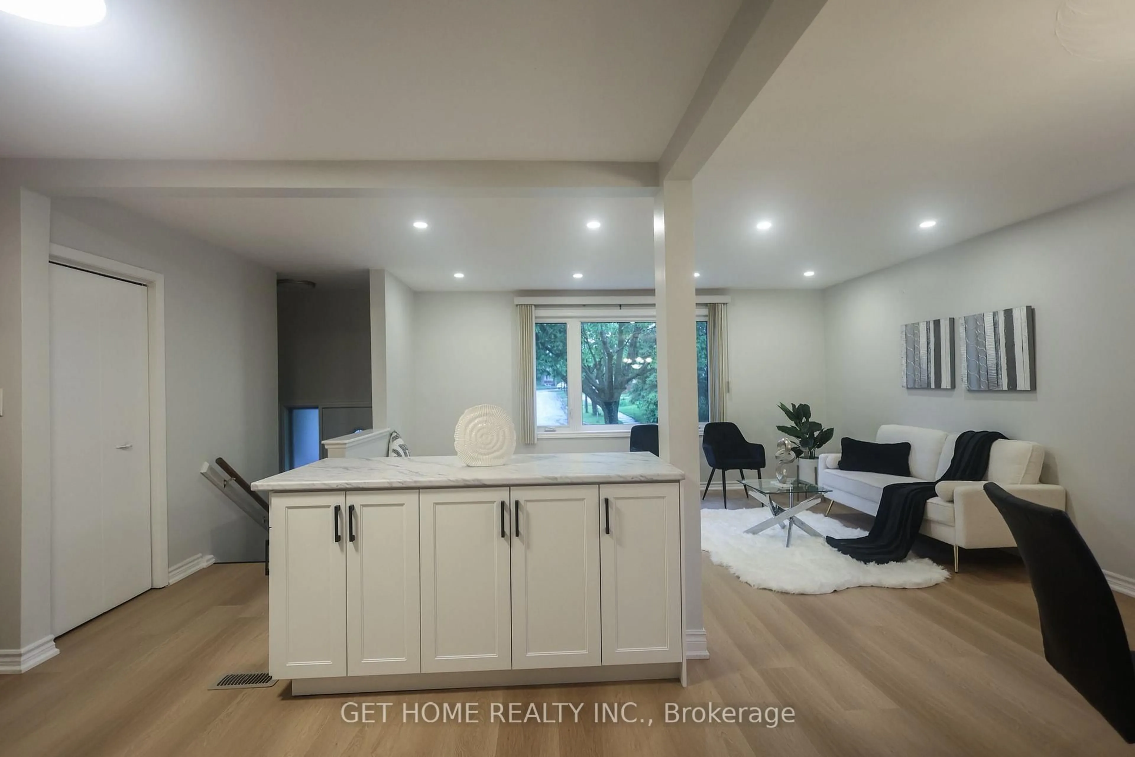 Open concept kitchen, unknown for 86 Queenston Dr, Kitchener Ontario N2B 2V1