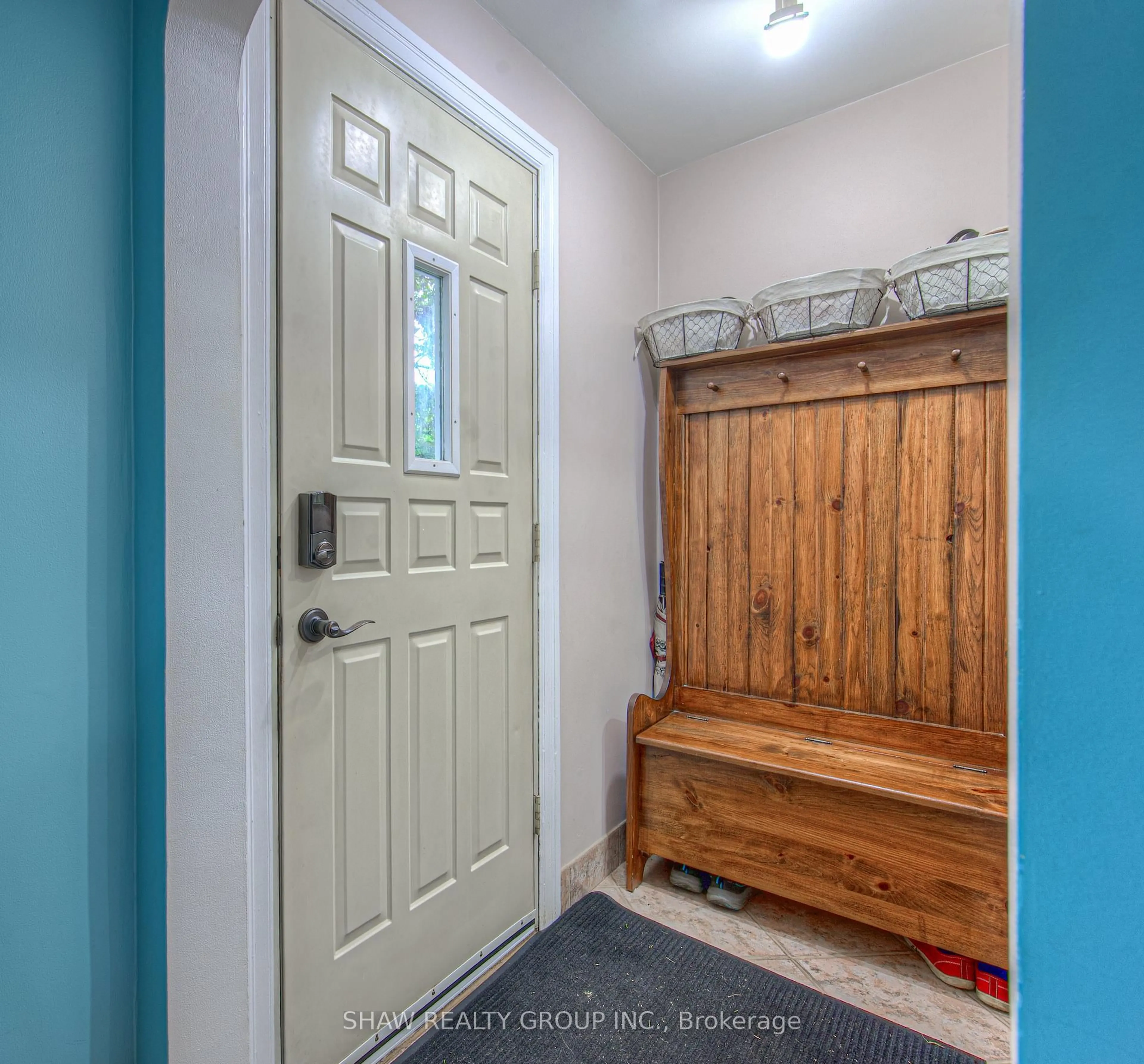 Indoor entryway for 84 Cedar St, Woodstock Ontario N4S 3P8