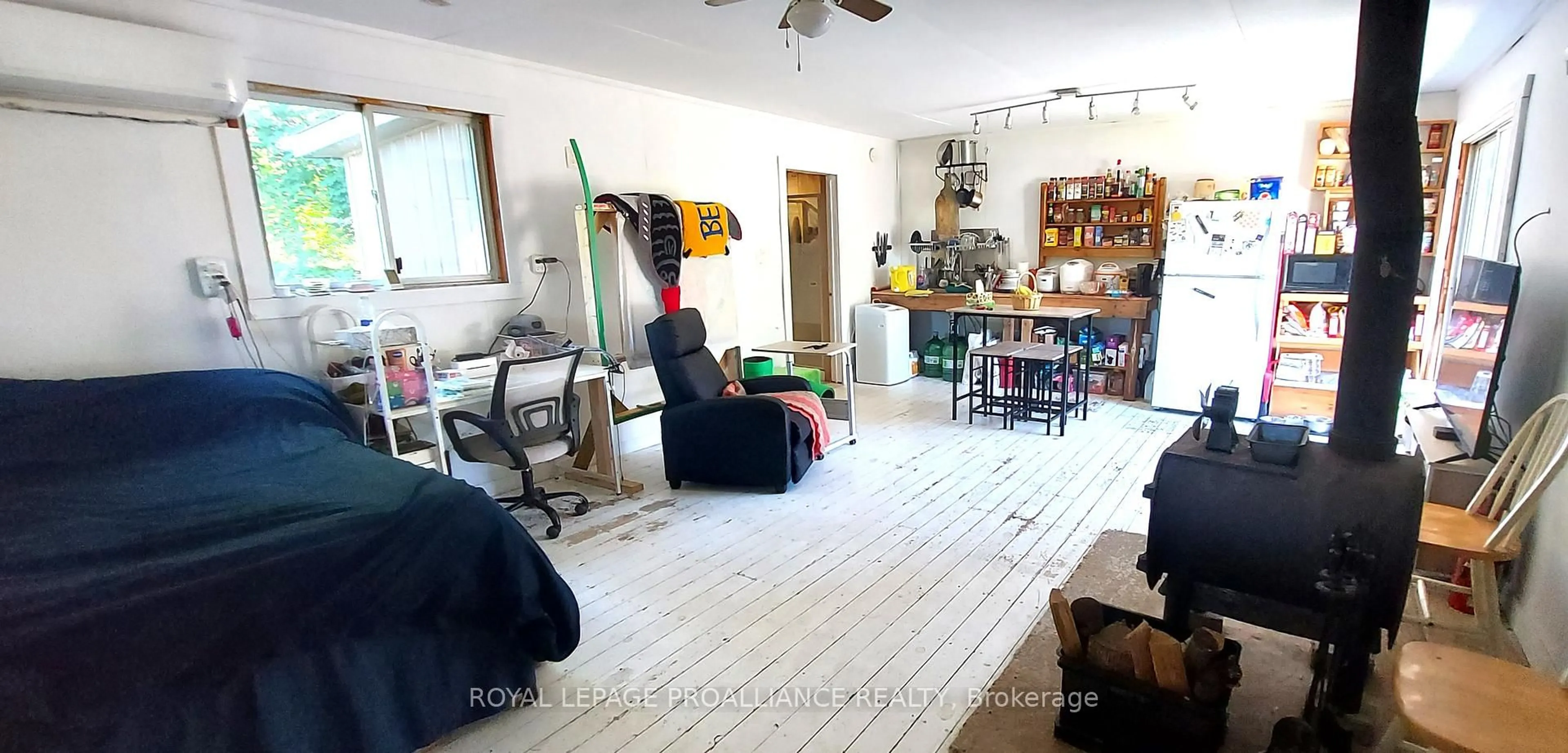 A pic of a room for 812 Cleveland Rd, Madoc Ontario K0K 1Y0