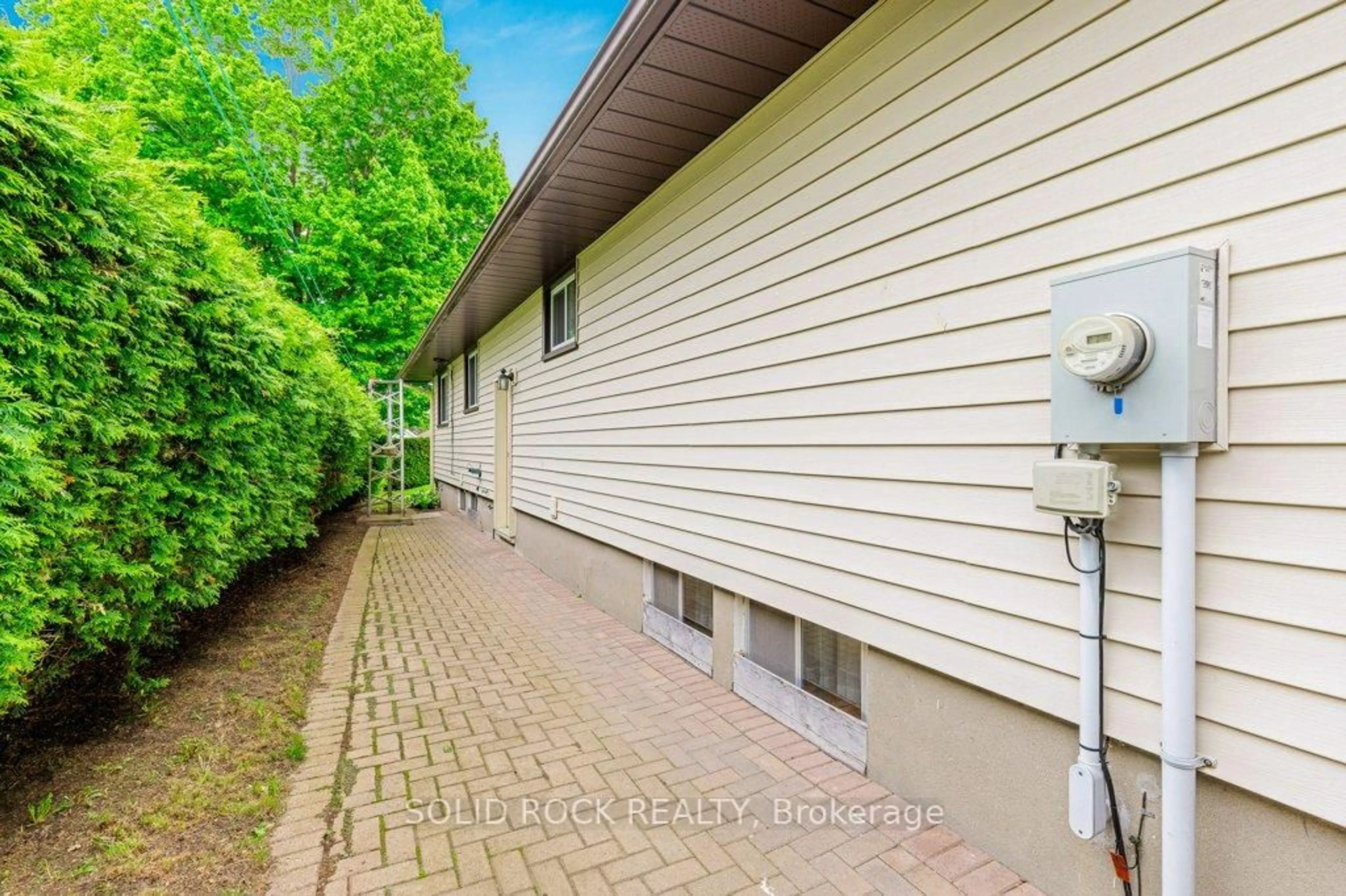Patio, street for 7 Brouse Dr, South Dundas Ontario K0E 1K0