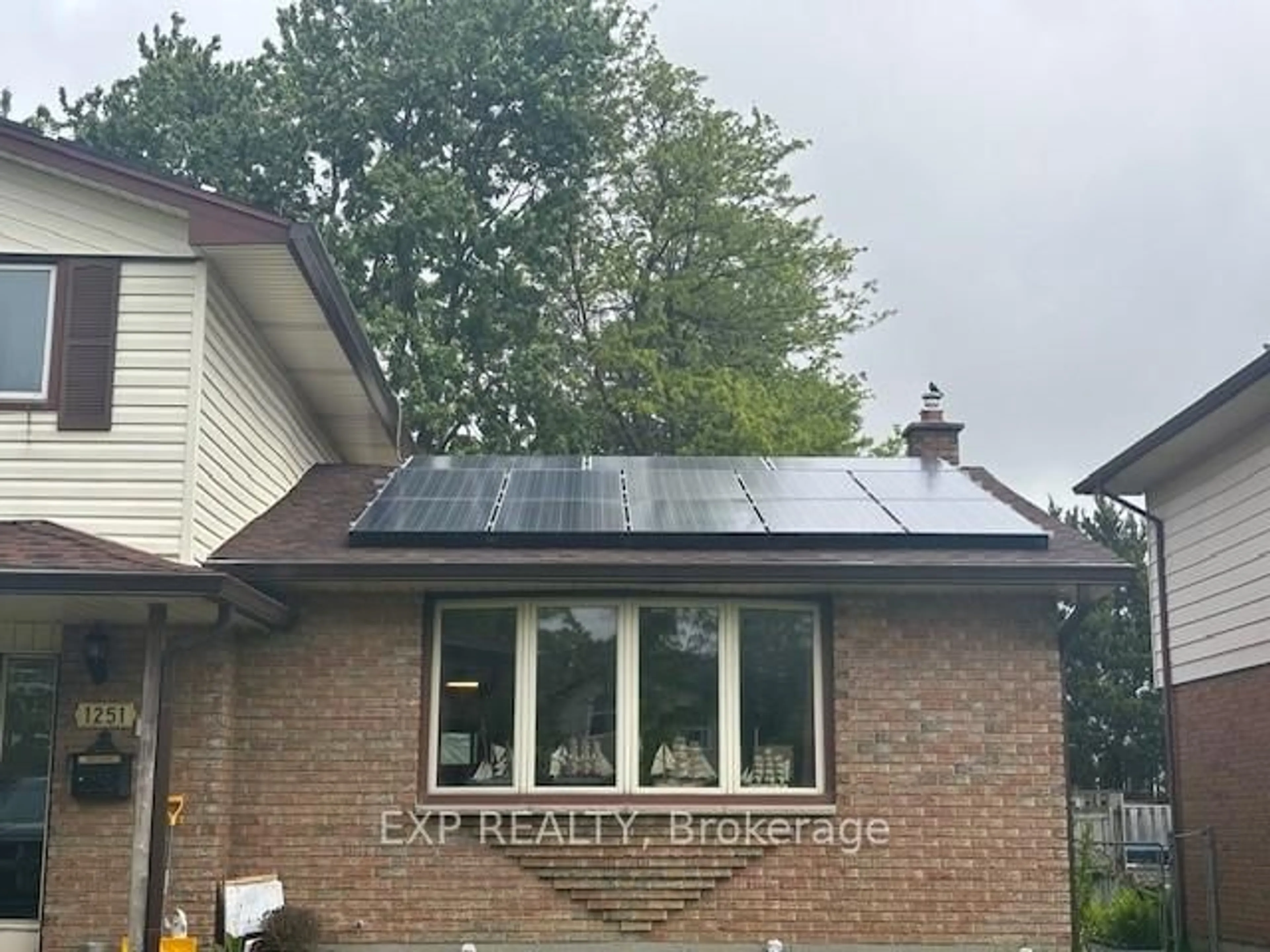 A pic from outside/outdoor area/front of a property/back of a property/a pic from drone, street for 1251 Jalna Blvd, London South Ontario N6E 2A8