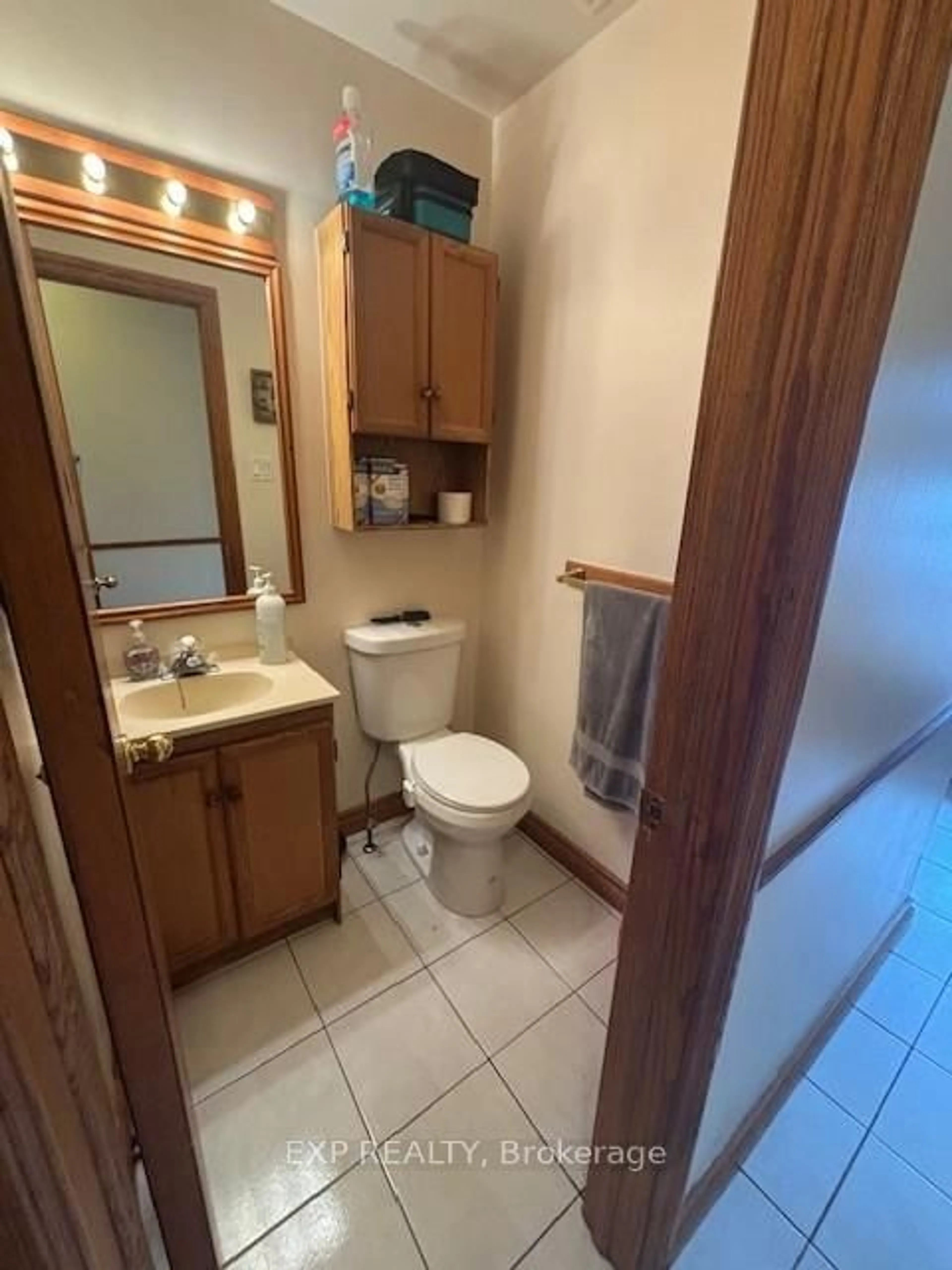 Standard bathroom, unknown for 1251 Jalna Blvd, London South Ontario N6E 2A8