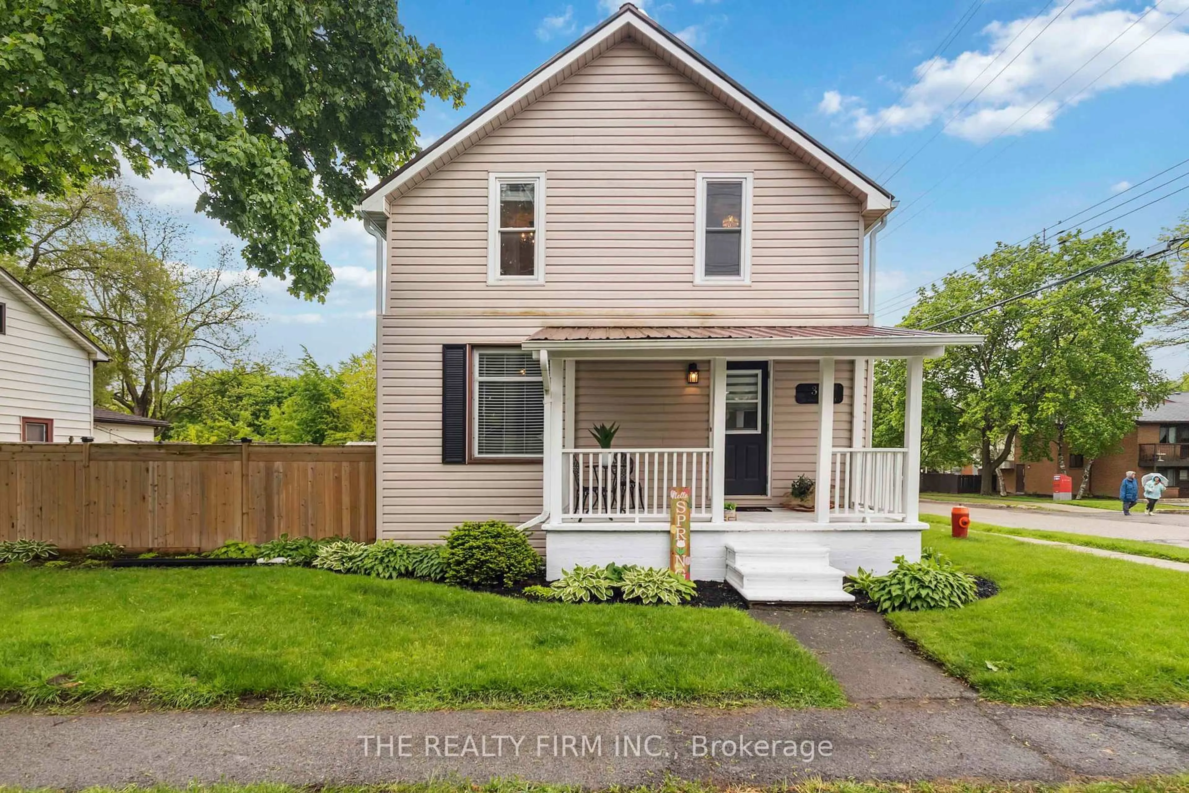Home with vinyl exterior material, street for 36 Walnut St, Aylmer Ontario N5H 1C5