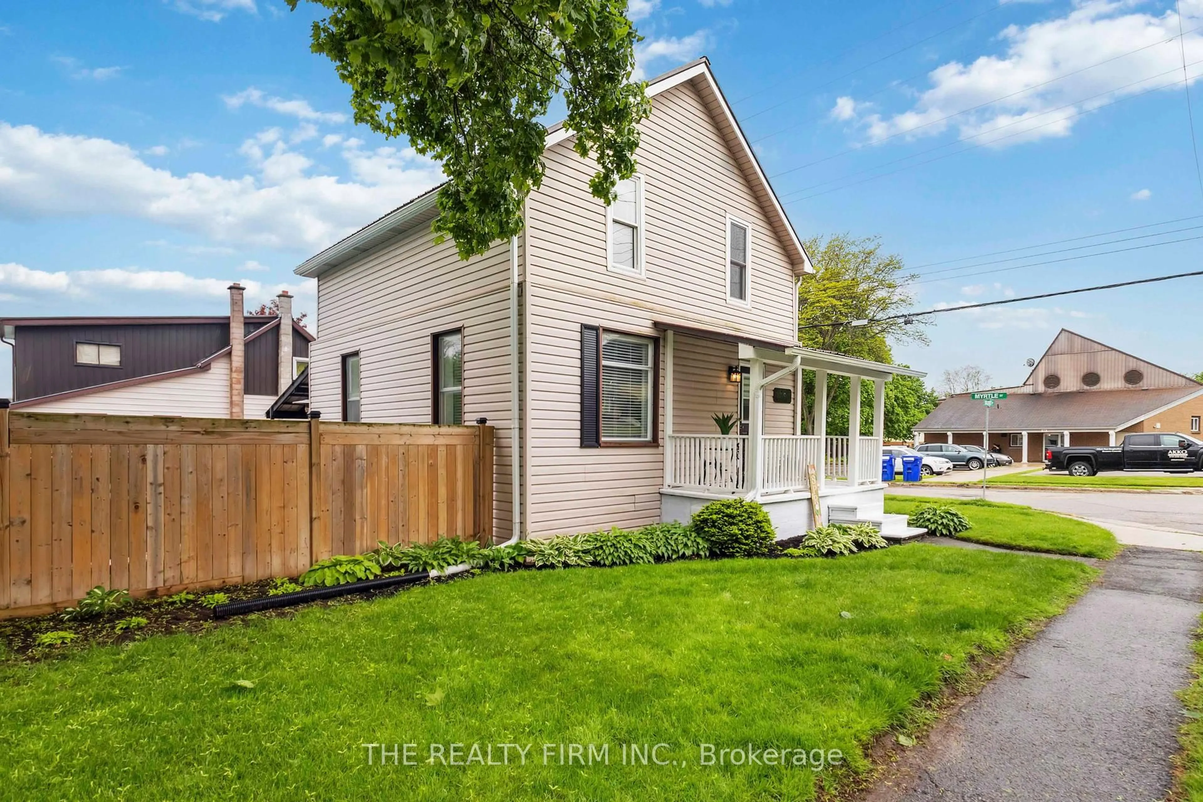 Home with vinyl exterior material, street for 36 Walnut St, Aylmer Ontario N5H 1C5