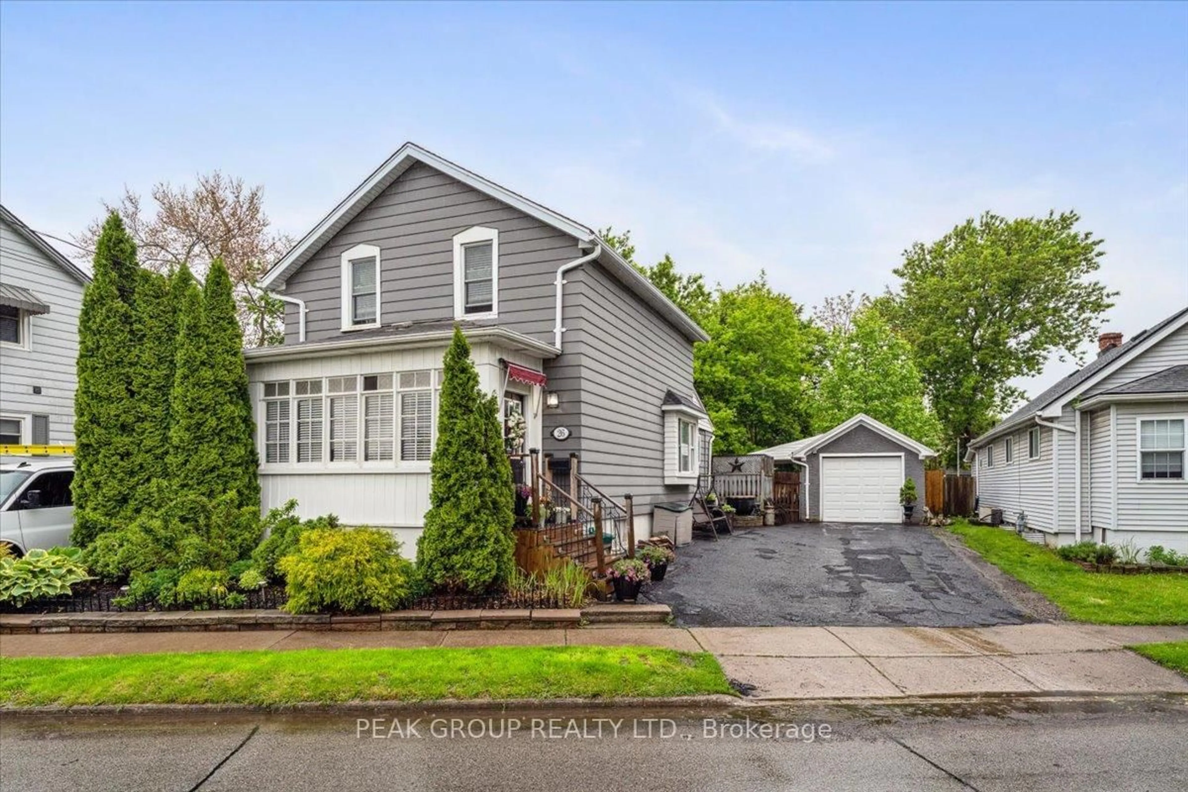 Home with vinyl exterior material, street for 26 Garnet St, St. Catharines Ontario L2M 5E8