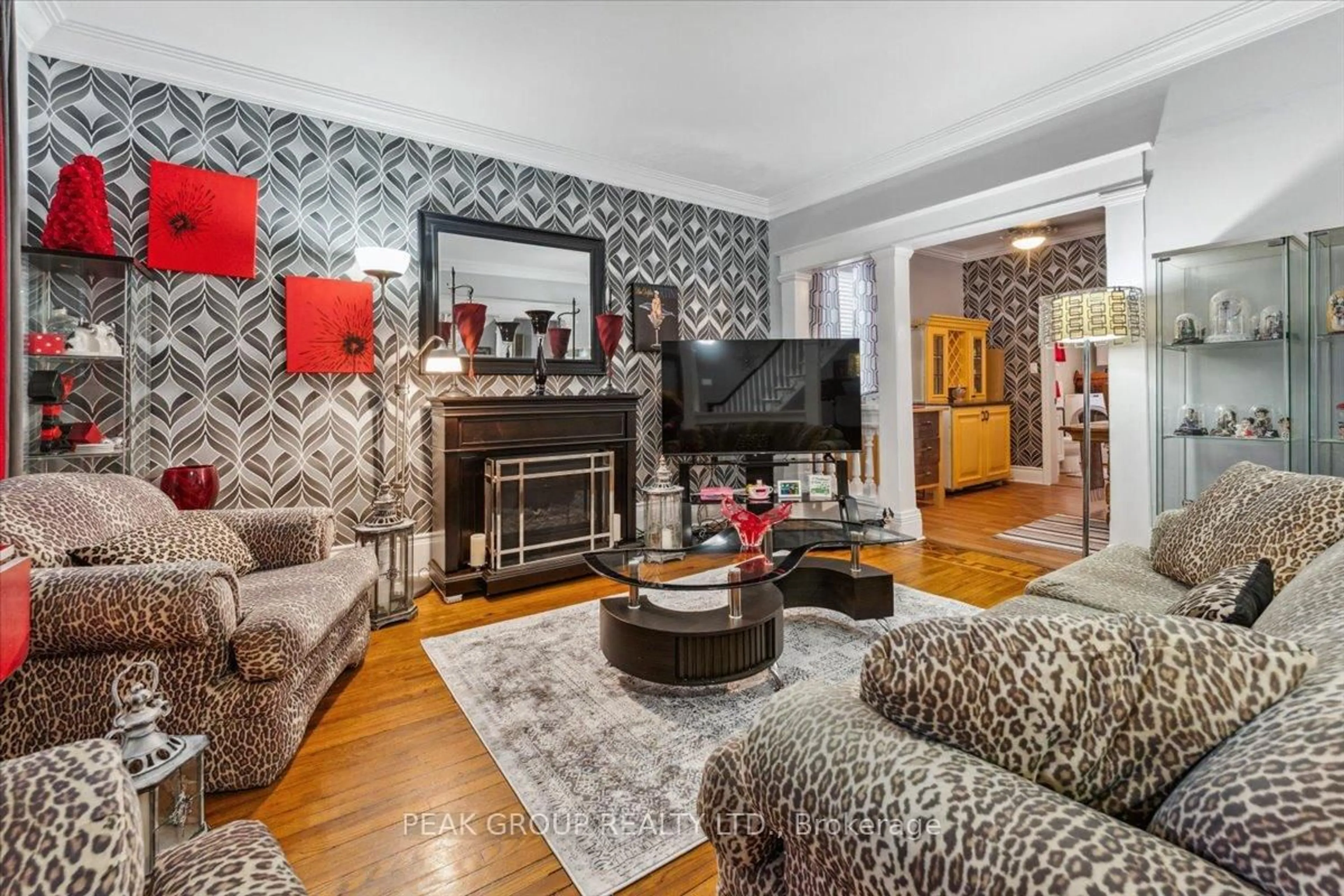 Living room with furniture, unknown for 26 Garnet St, St. Catharines Ontario L2M 5E8