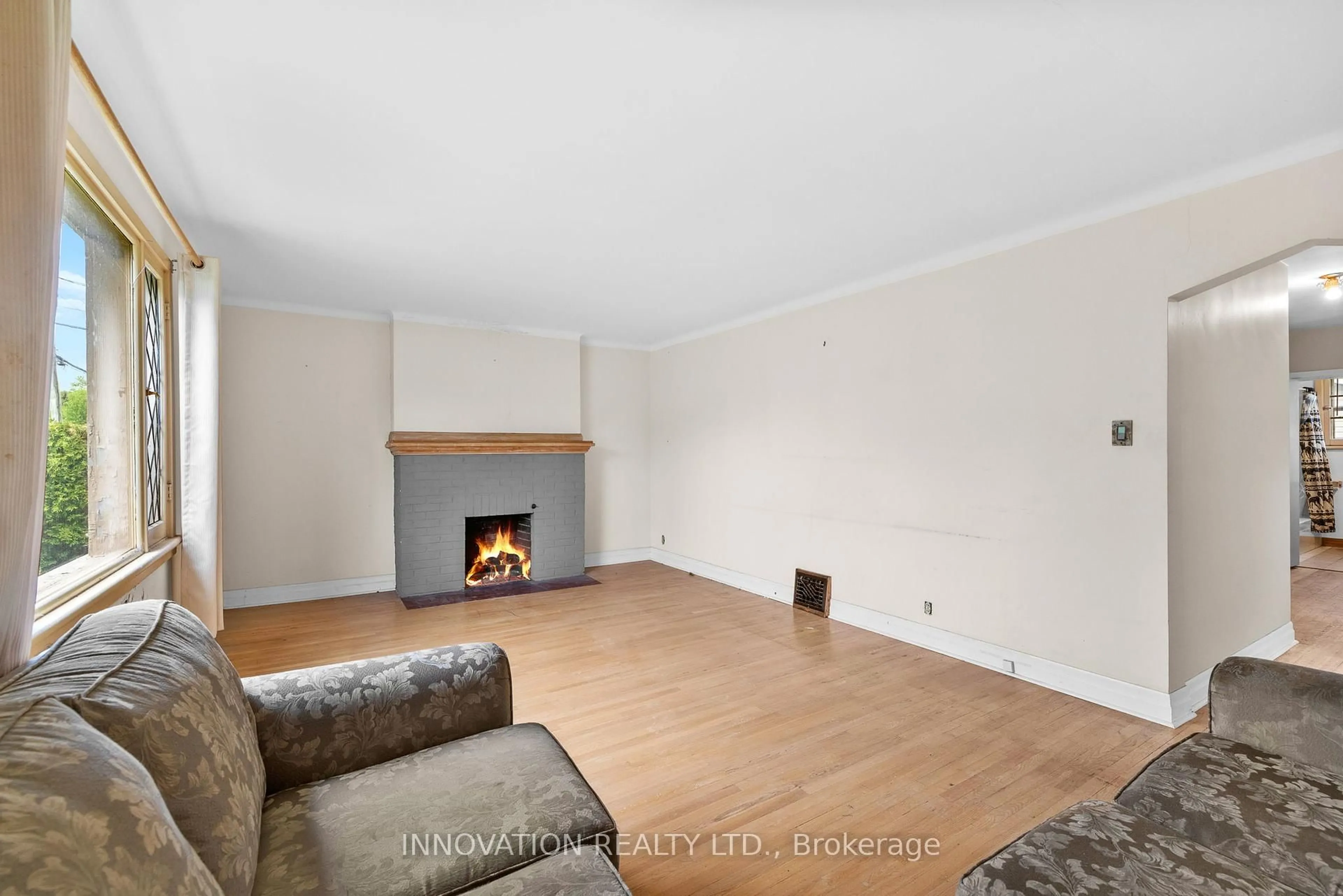 Living room with furniture, wood/laminate floor for 475 Woodland Ave, Ottawa Ontario K2B 5E3