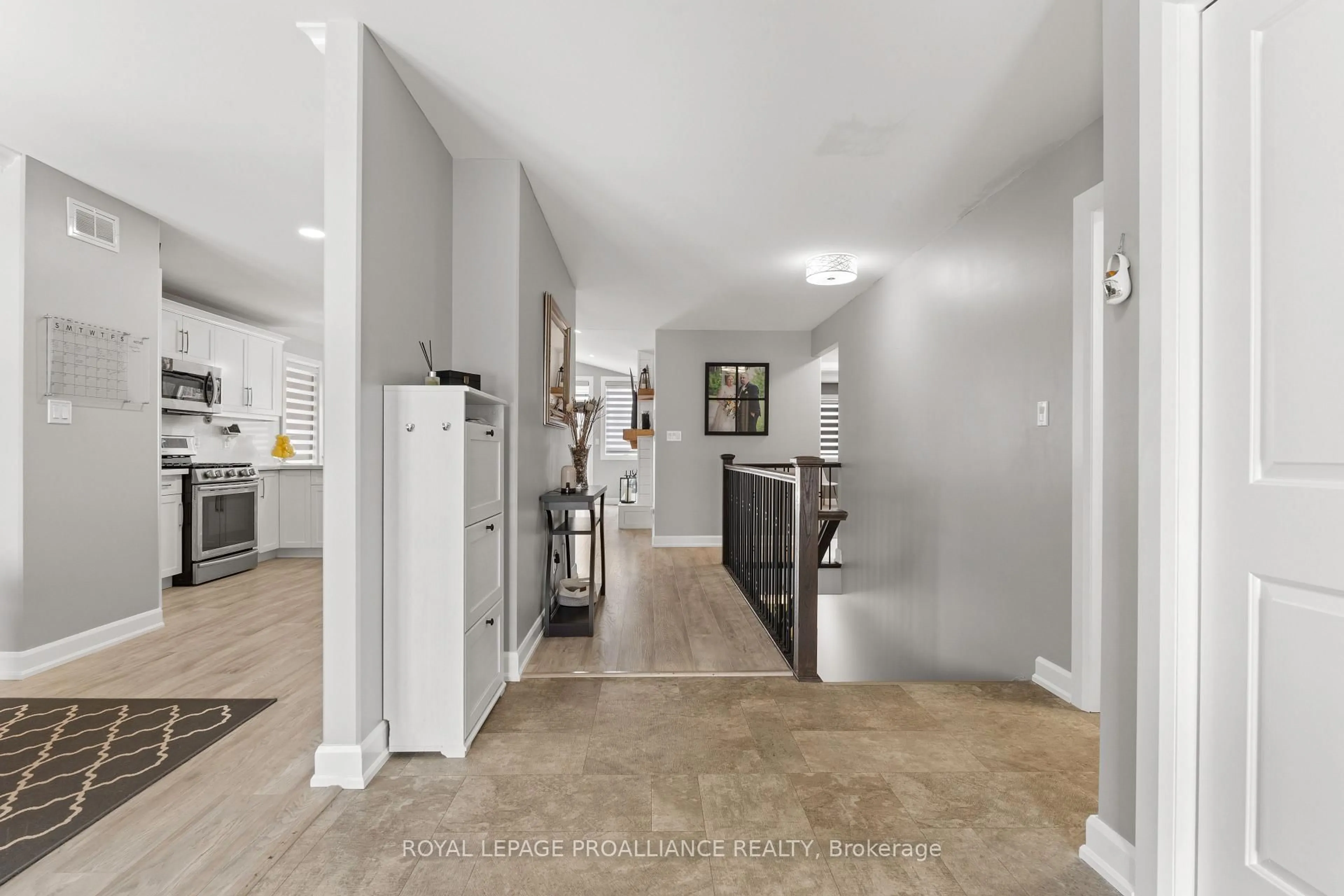 Indoor entryway for 90 Aldersgate Dr, Belleville Ontario K8P 4W9