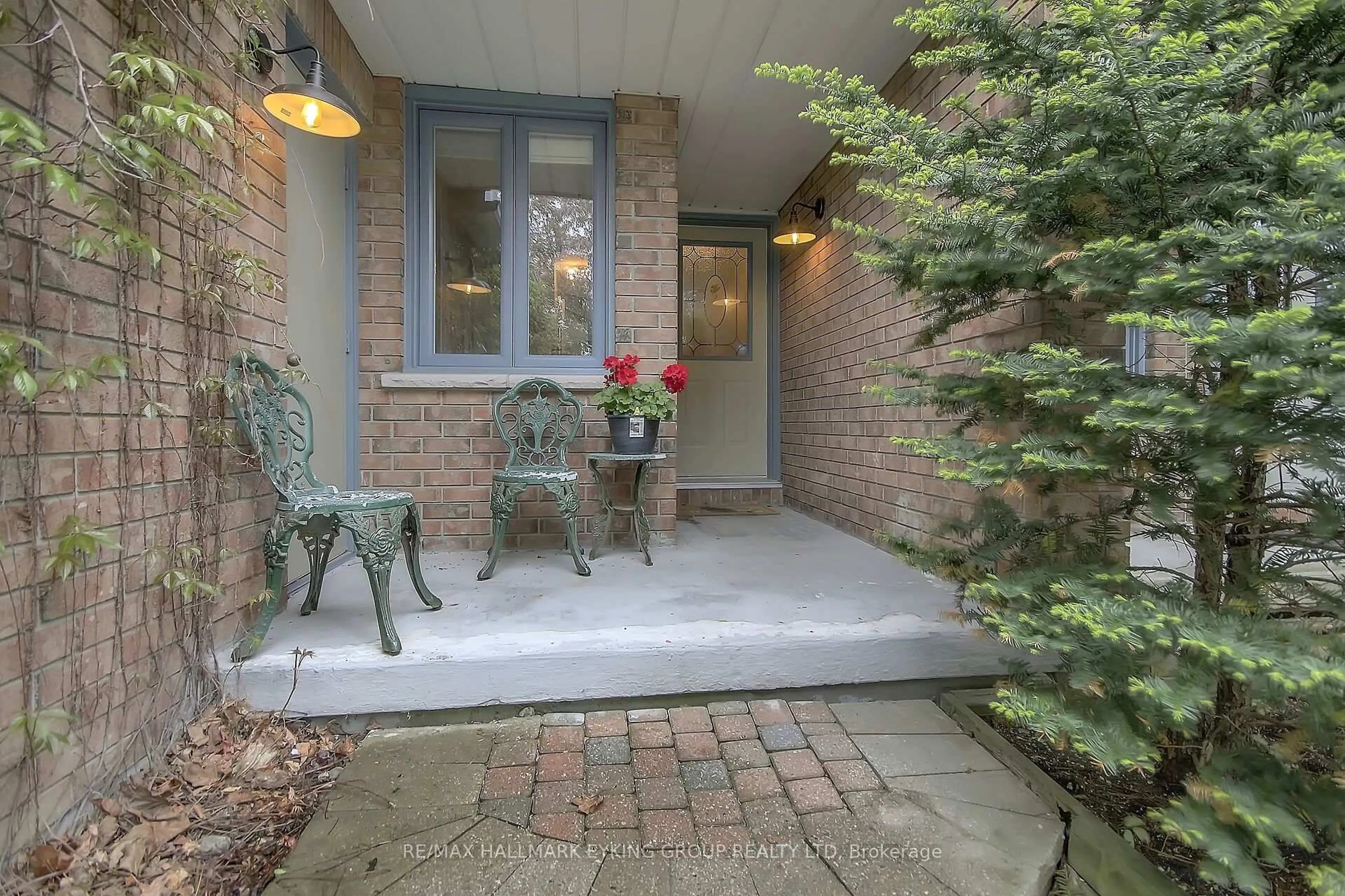 Patio, street for 101 Mcgibbon Dr, Kanata Ontario K2L 4A4