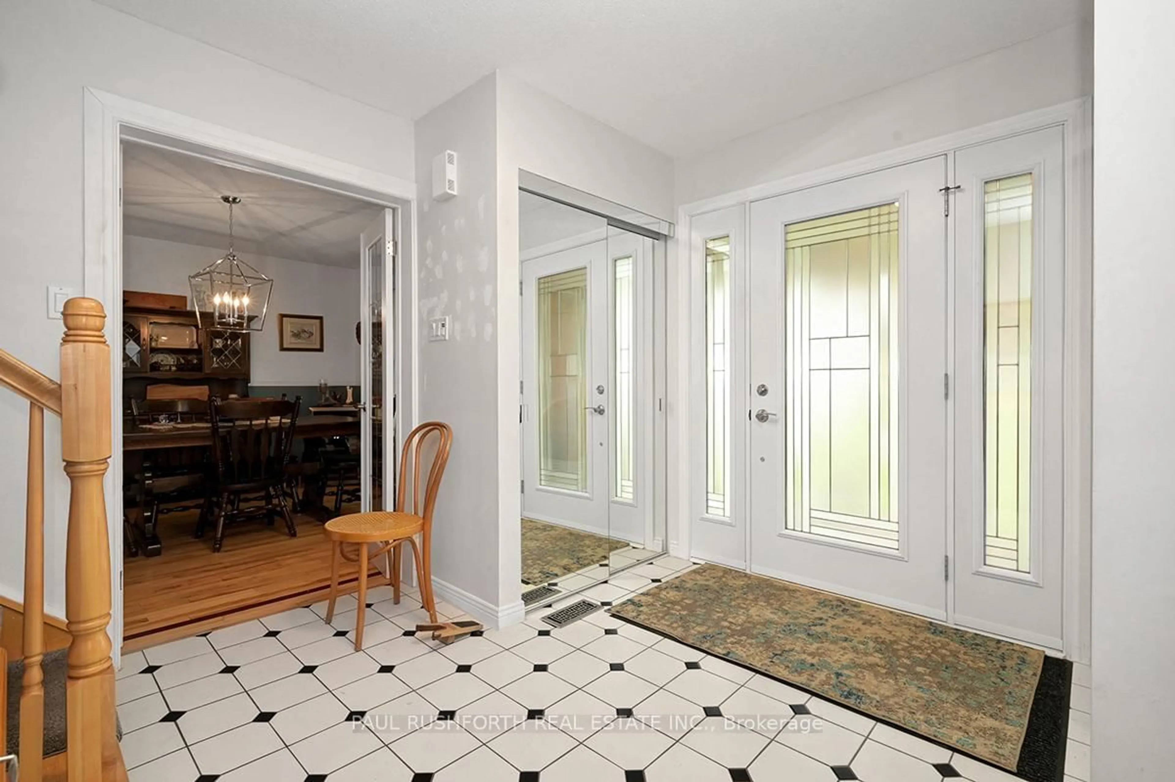 Indoor entryway for 89 Hawk Cres, Ottawa Ontario K1V 9G8