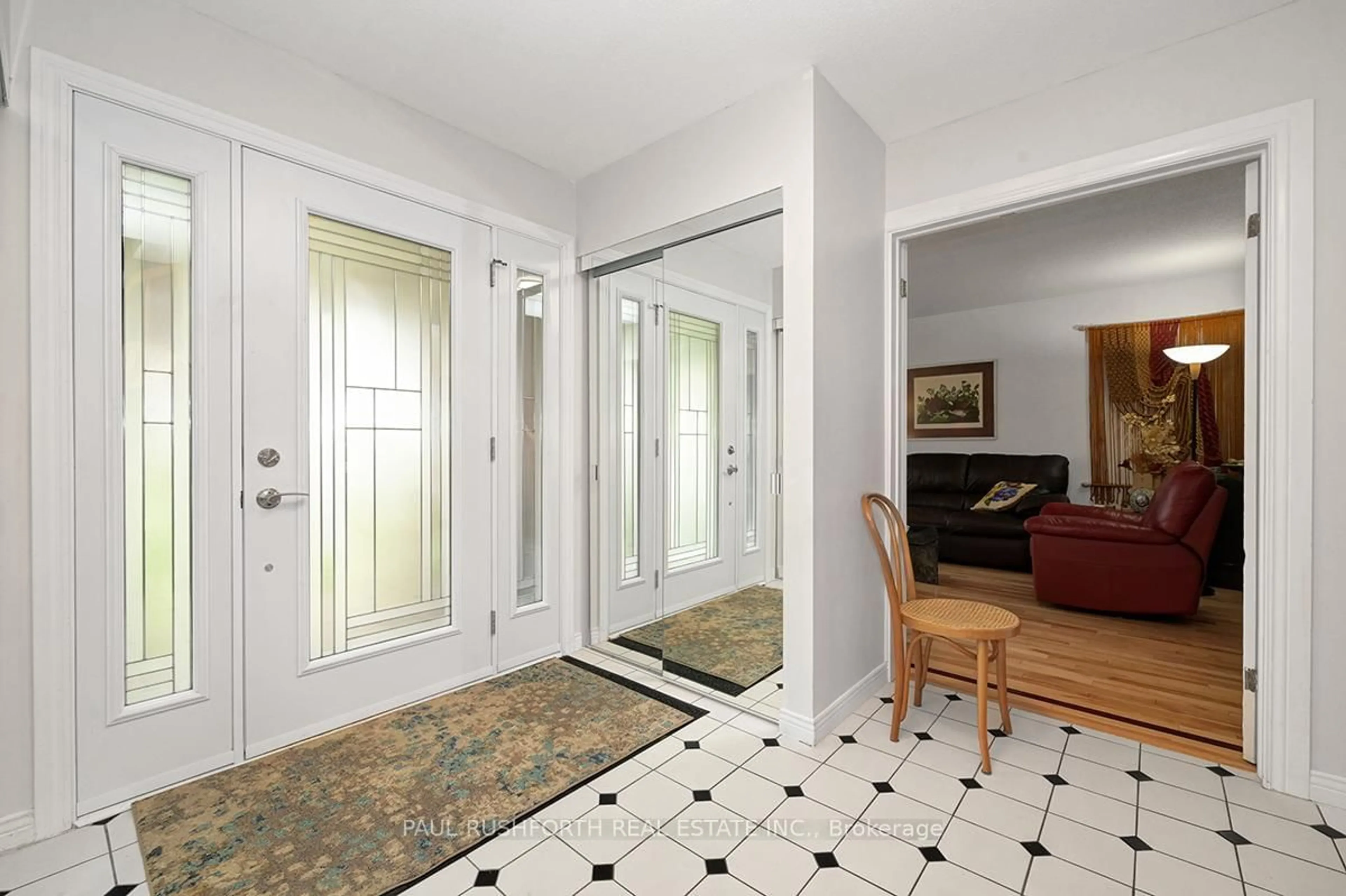 Indoor foyer for 89 Hawk Cres, Ottawa Ontario K1V 9G8
