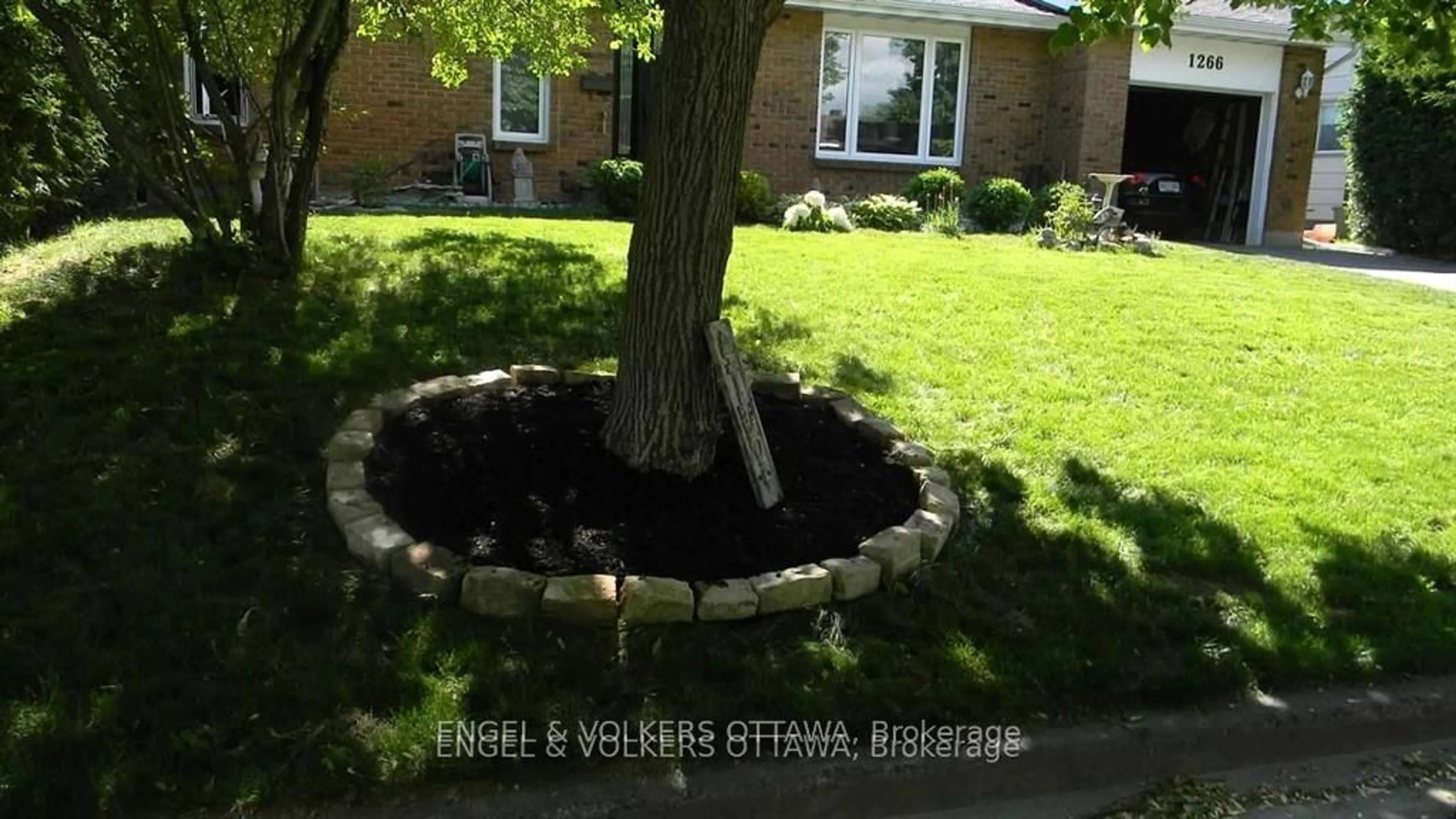 Patio, street for 1266 Alloway Cres, Ottawa Ontario K1K 3Z1