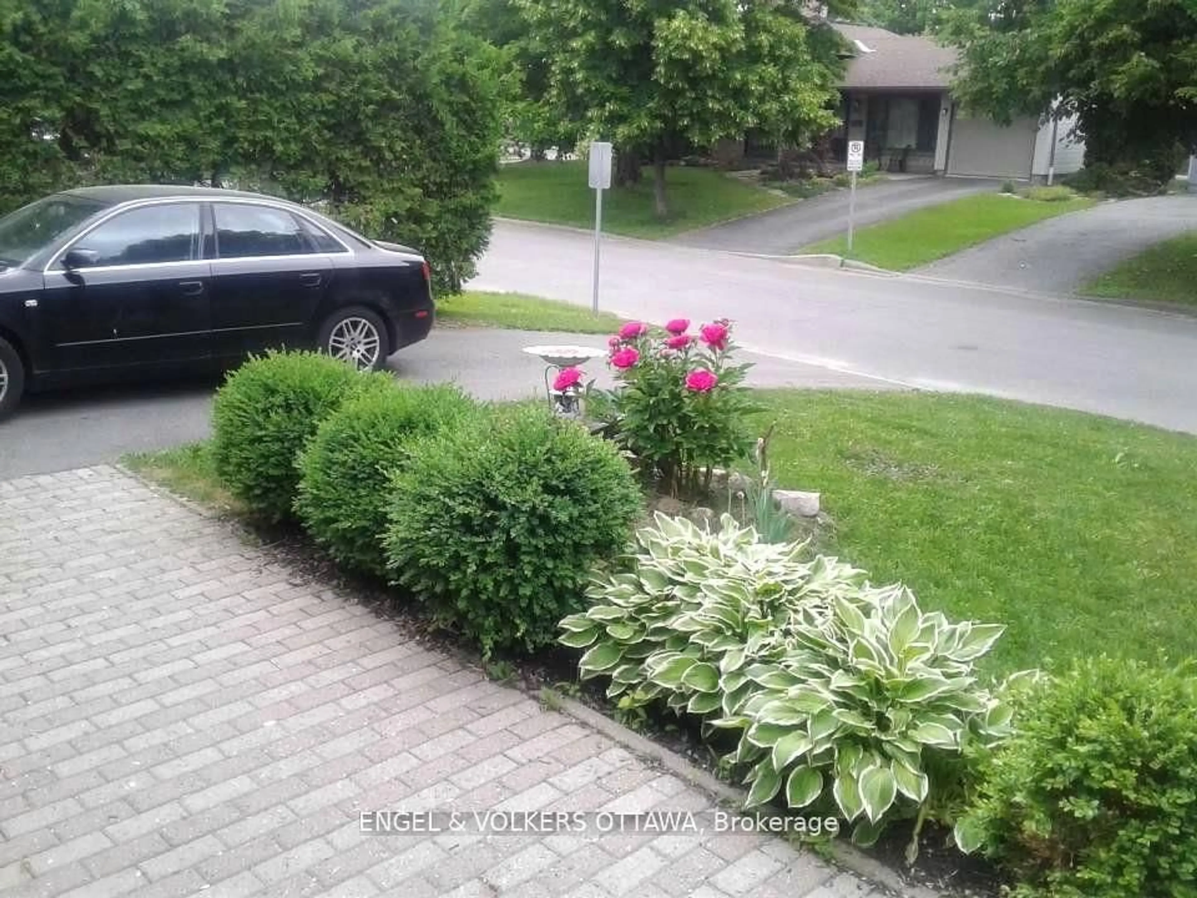 Unknown for 1266 Alloway Cres, Ottawa Ontario K1K 3Z1