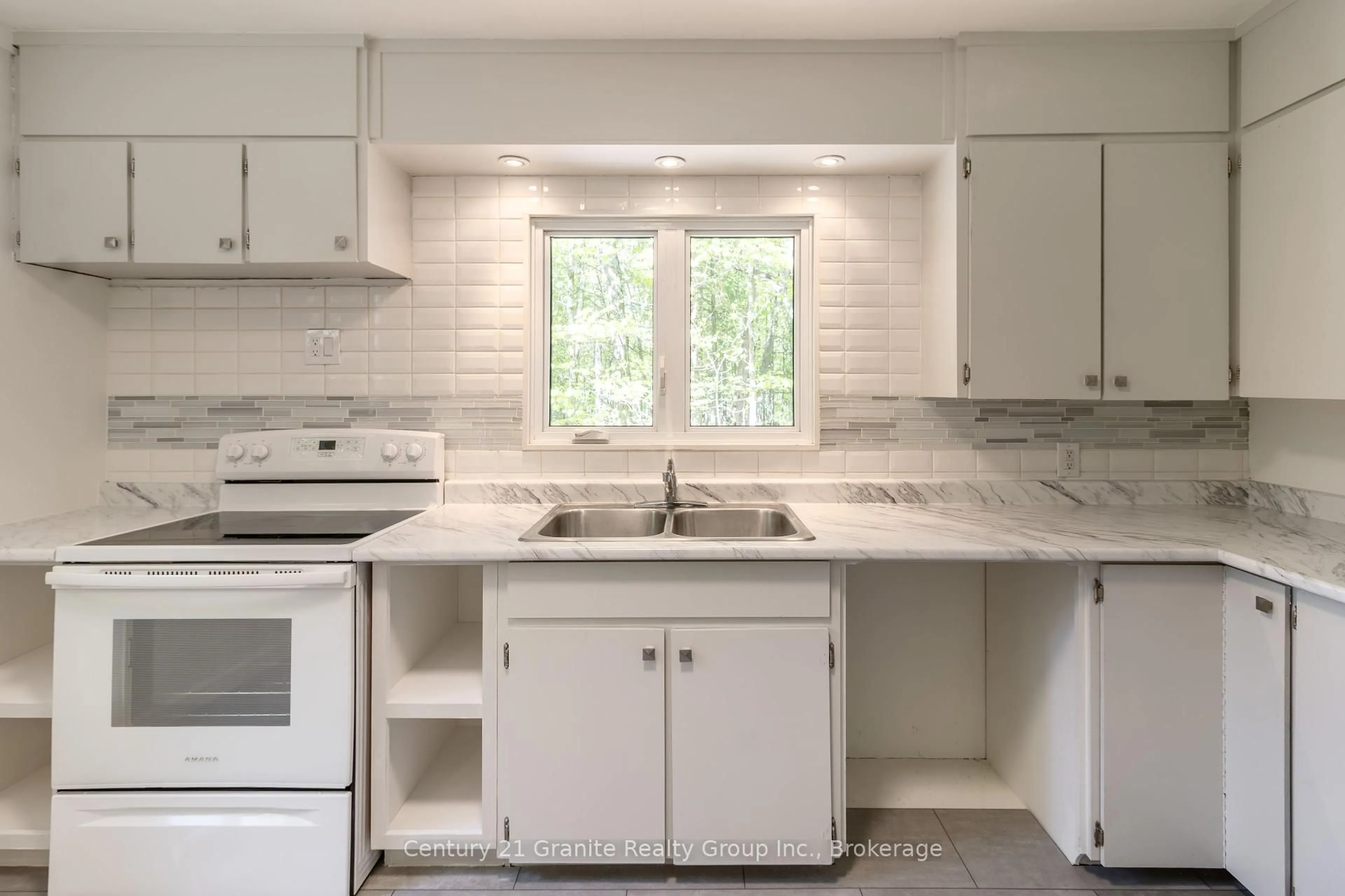 Open concept kitchen, ceramic/tile floor for 426 Mountain St, Dysart et al Ontario K0M 1S0