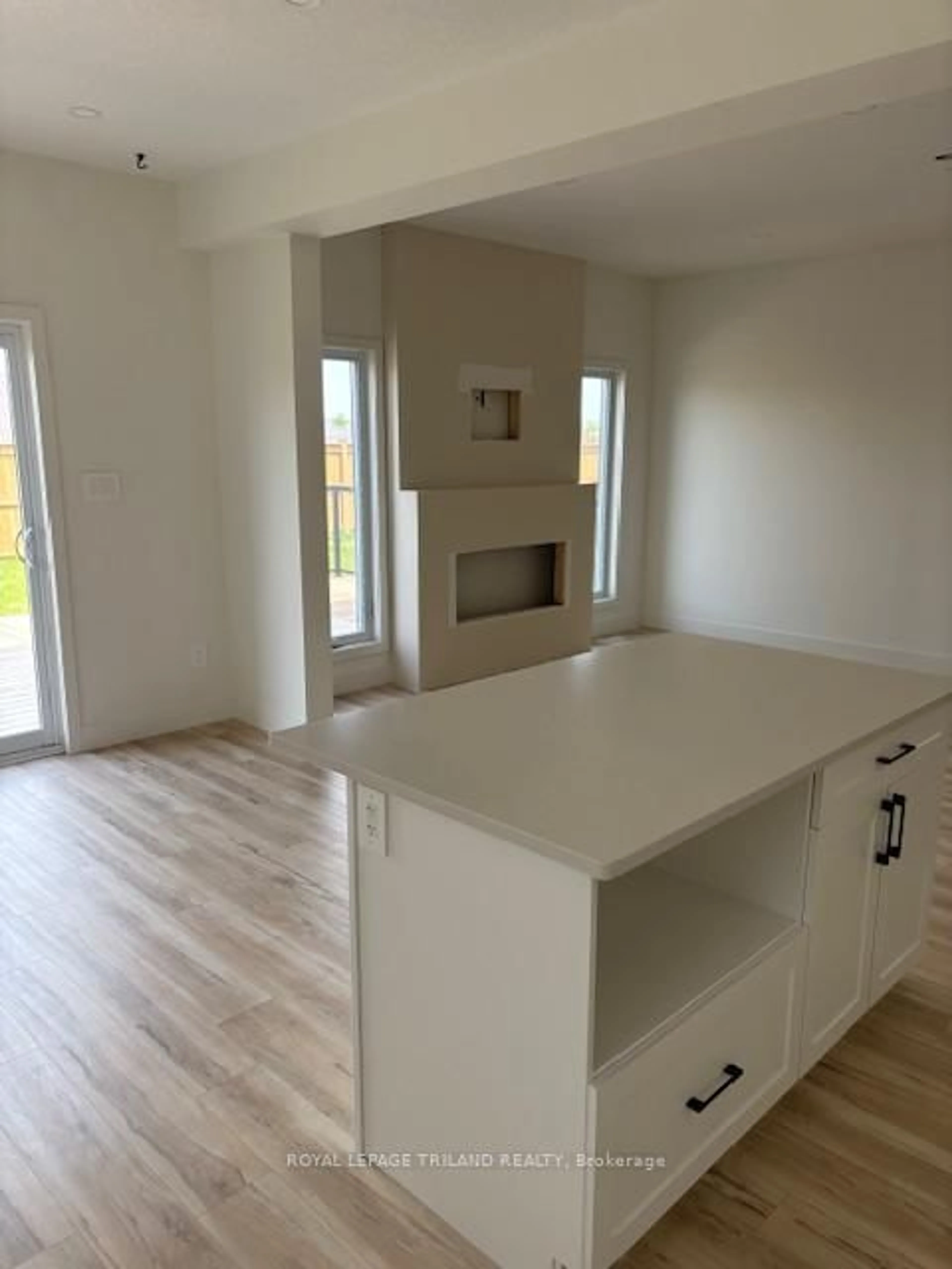 Open concept kitchen, unknown for 1524 Twilite Blvd, London North Ontario N6G 3P2