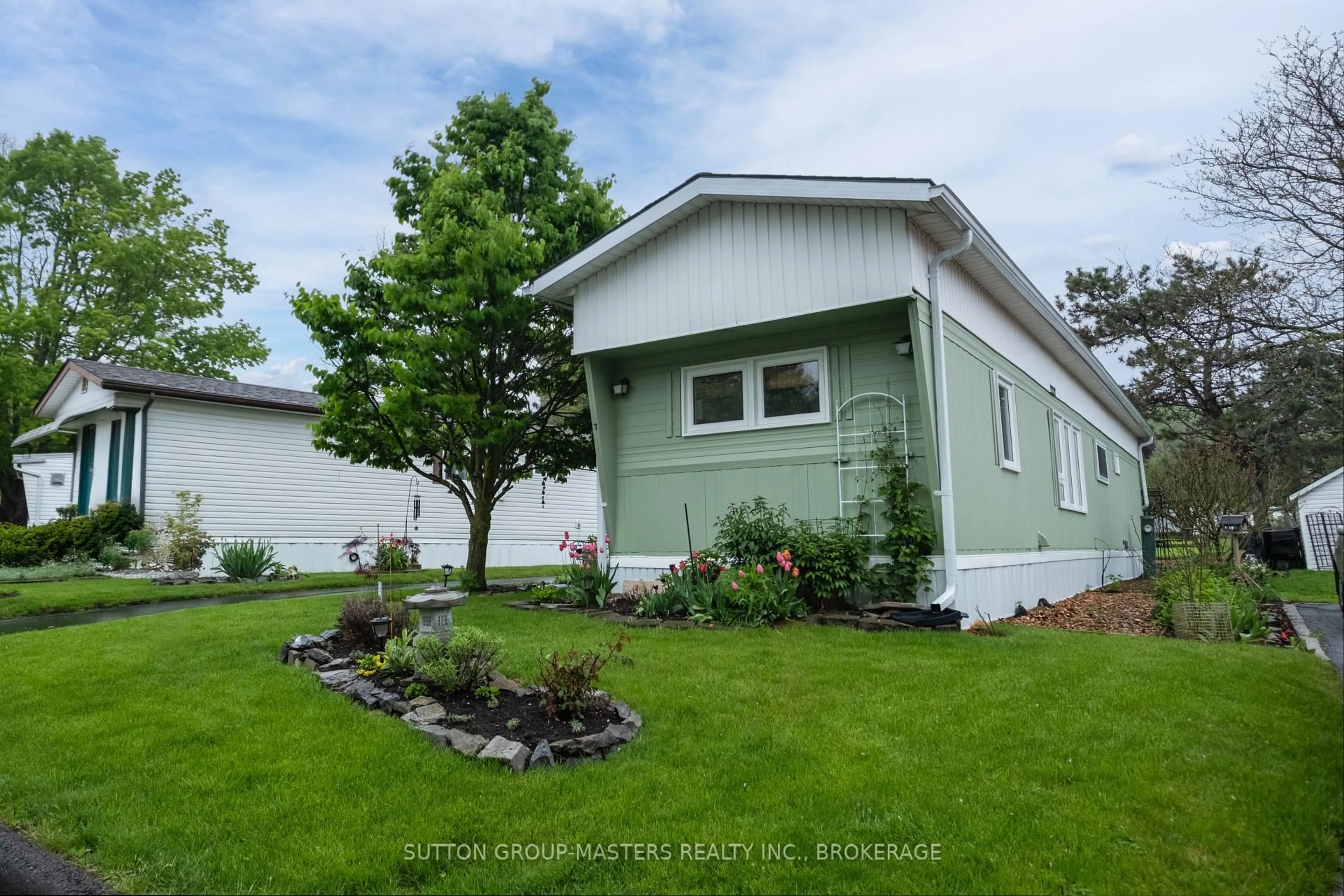 Home with vinyl exterior material, street for 7 Wentworth Dr, Kingston Ontario K7K 5E1