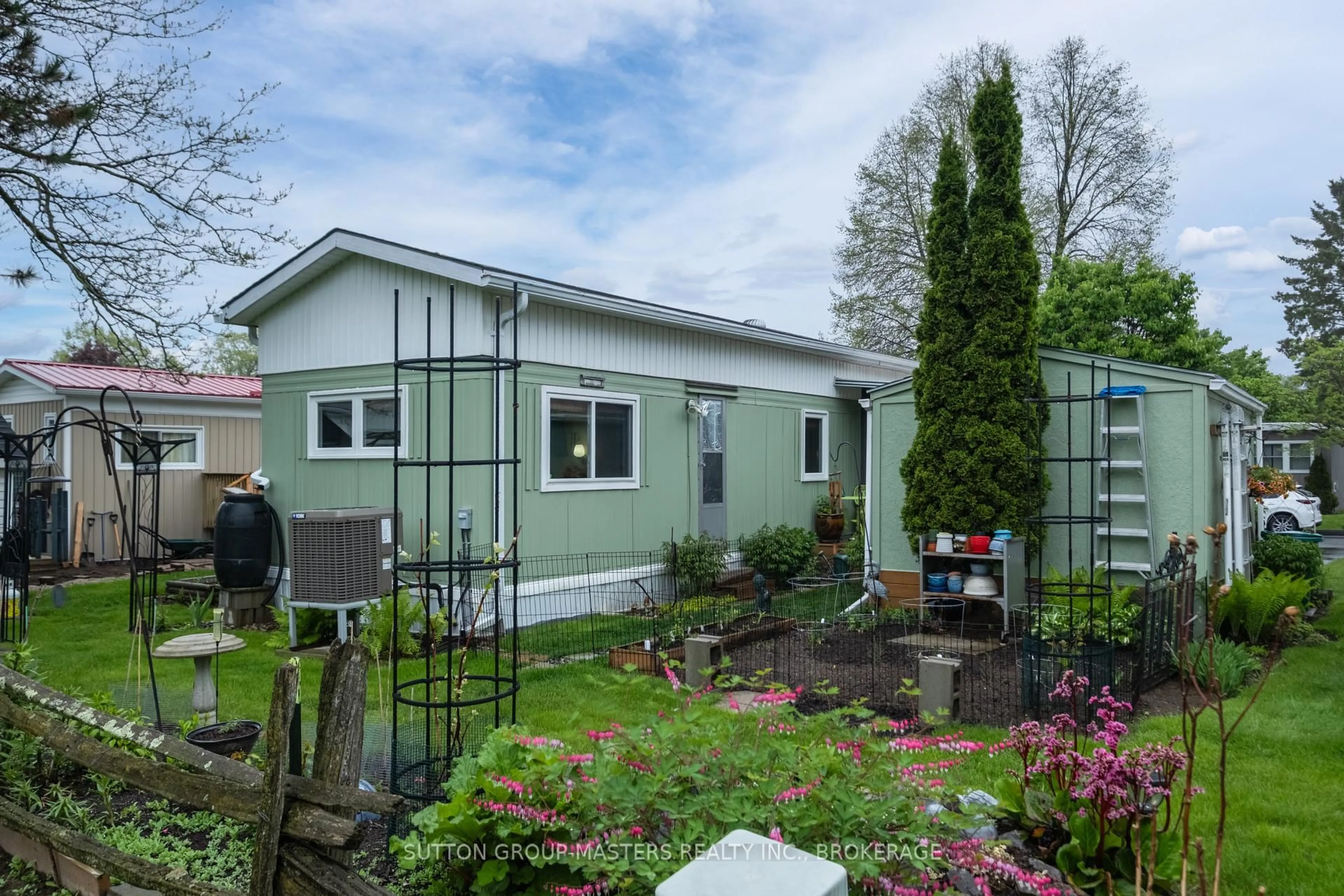 Home with vinyl exterior material, street for 7 Wentworth Dr, Kingston Ontario K7K 5E1