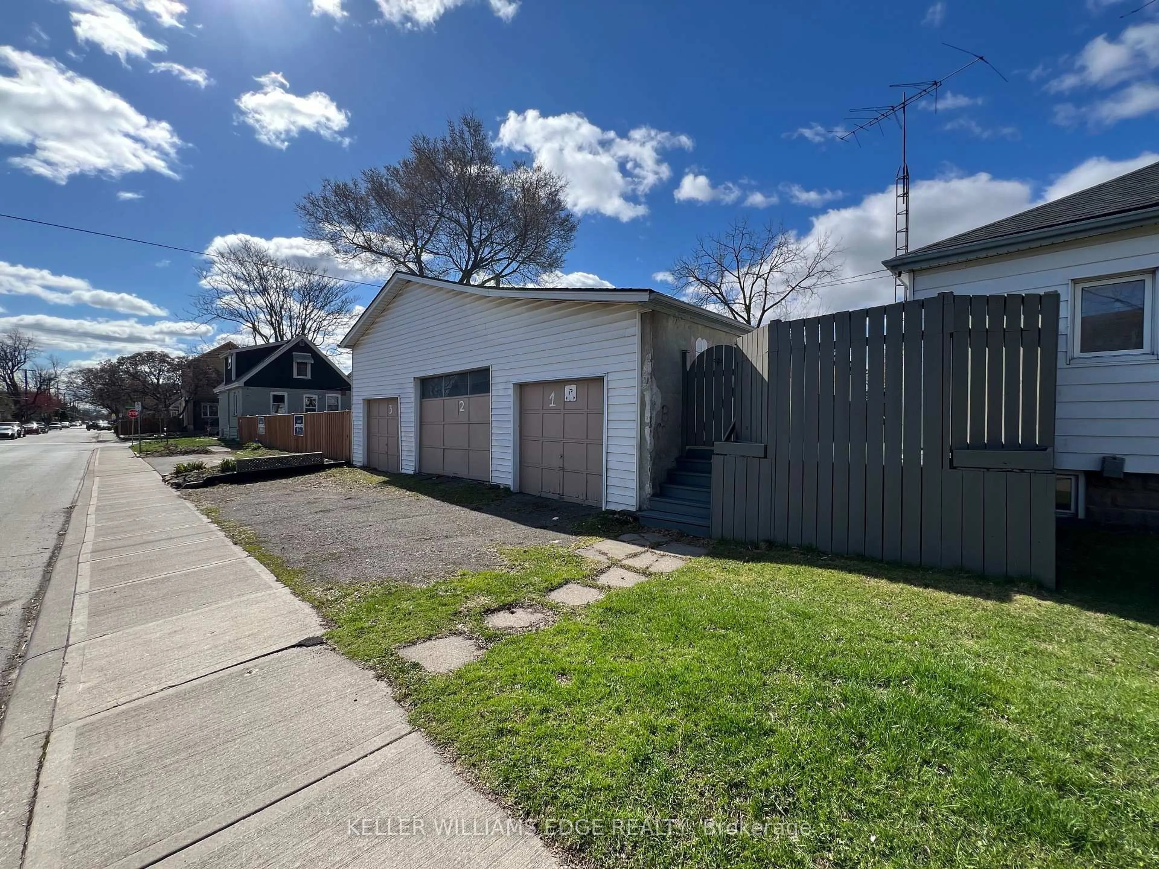 A pic from outside/outdoor area/front of a property/back of a property/a pic from drone, street for 56 Garside Ave, Hamilton Ontario L8H 4W2