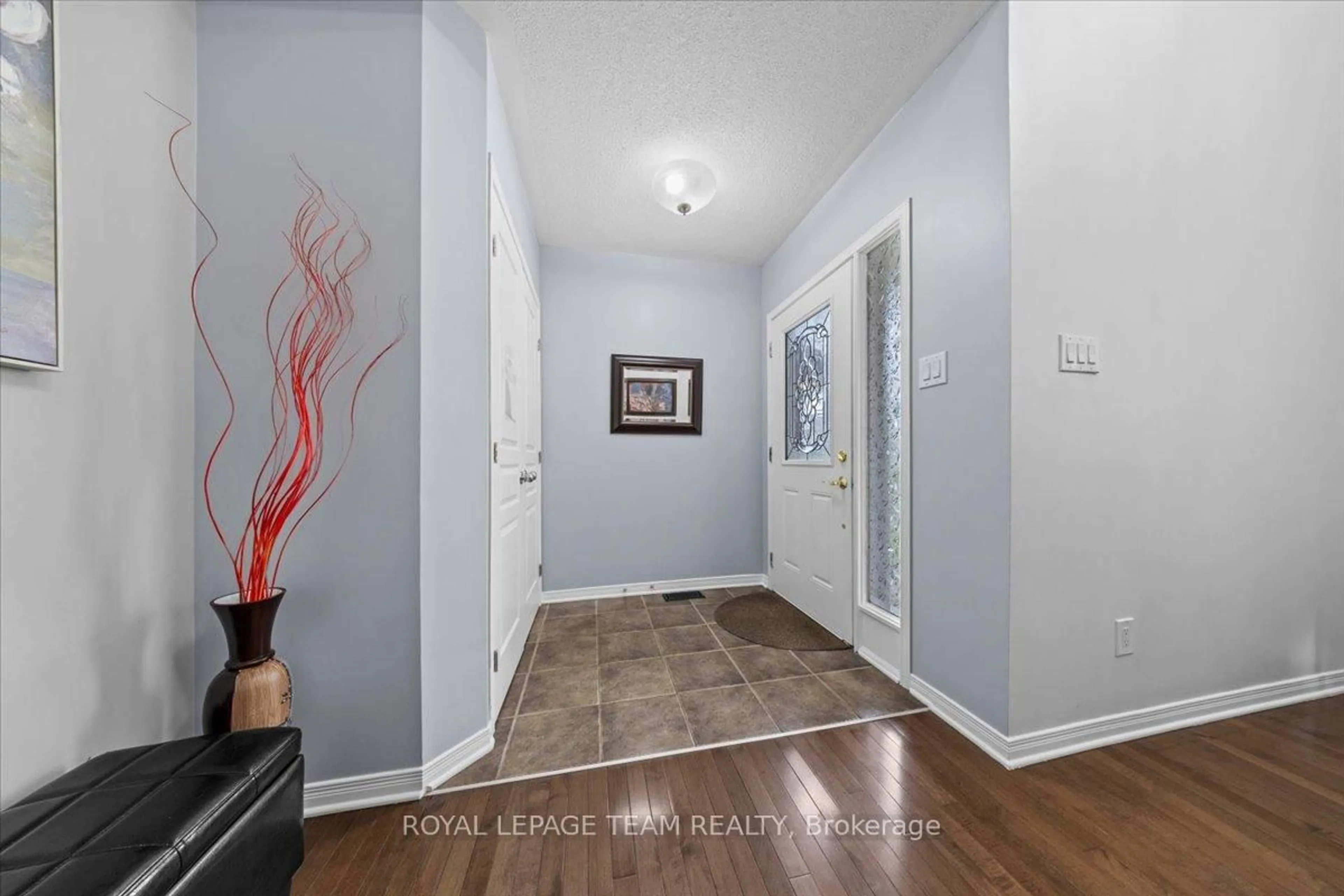 Indoor entryway for 230 Hidden Meadow Ave, Ottawa Ontario K1T 0C1