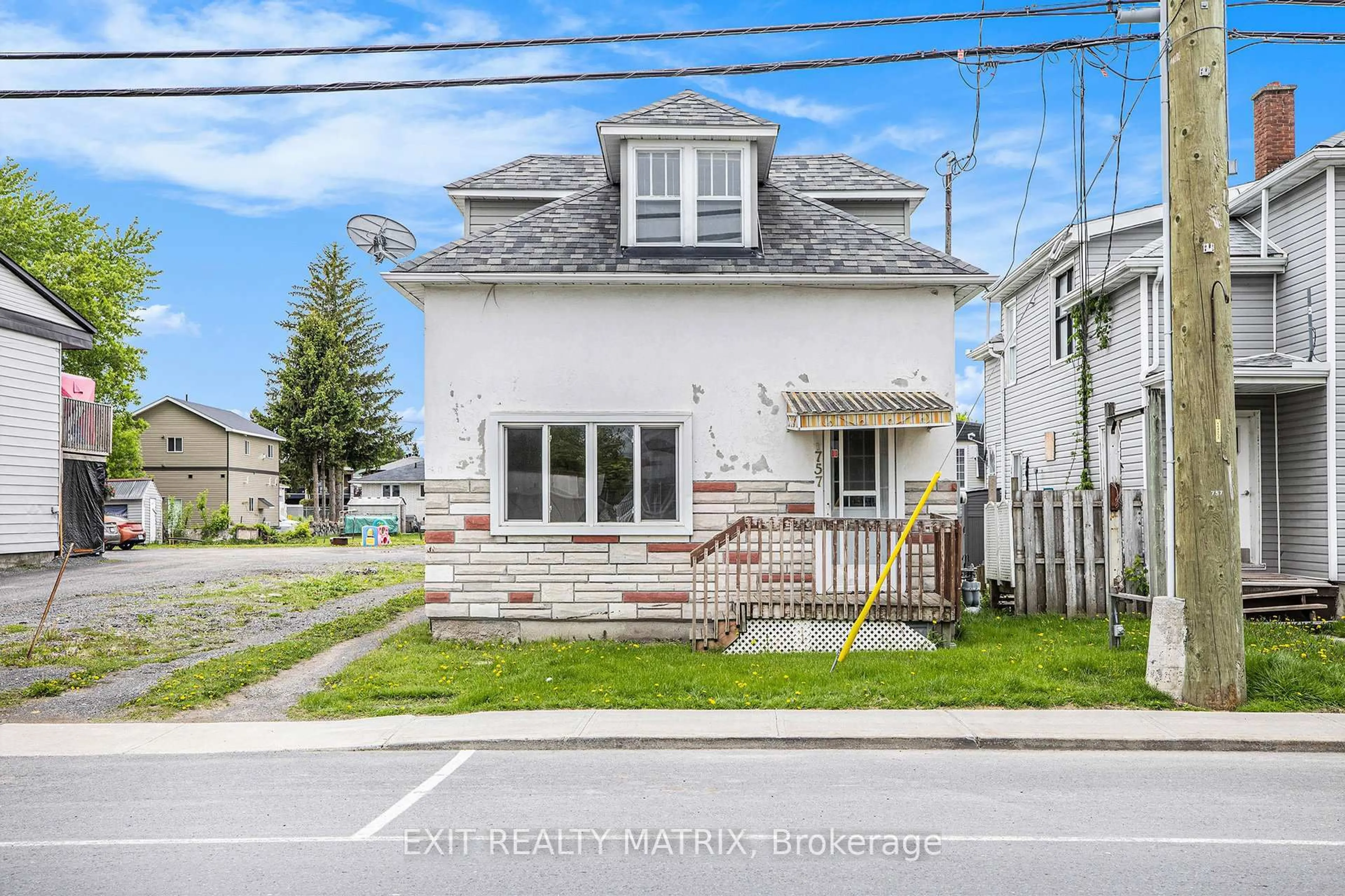 A pic from outside/outdoor area/front of a property/back of a property/a pic from drone, street for 757 Principale St, Casselman Ontario K0A 1M0