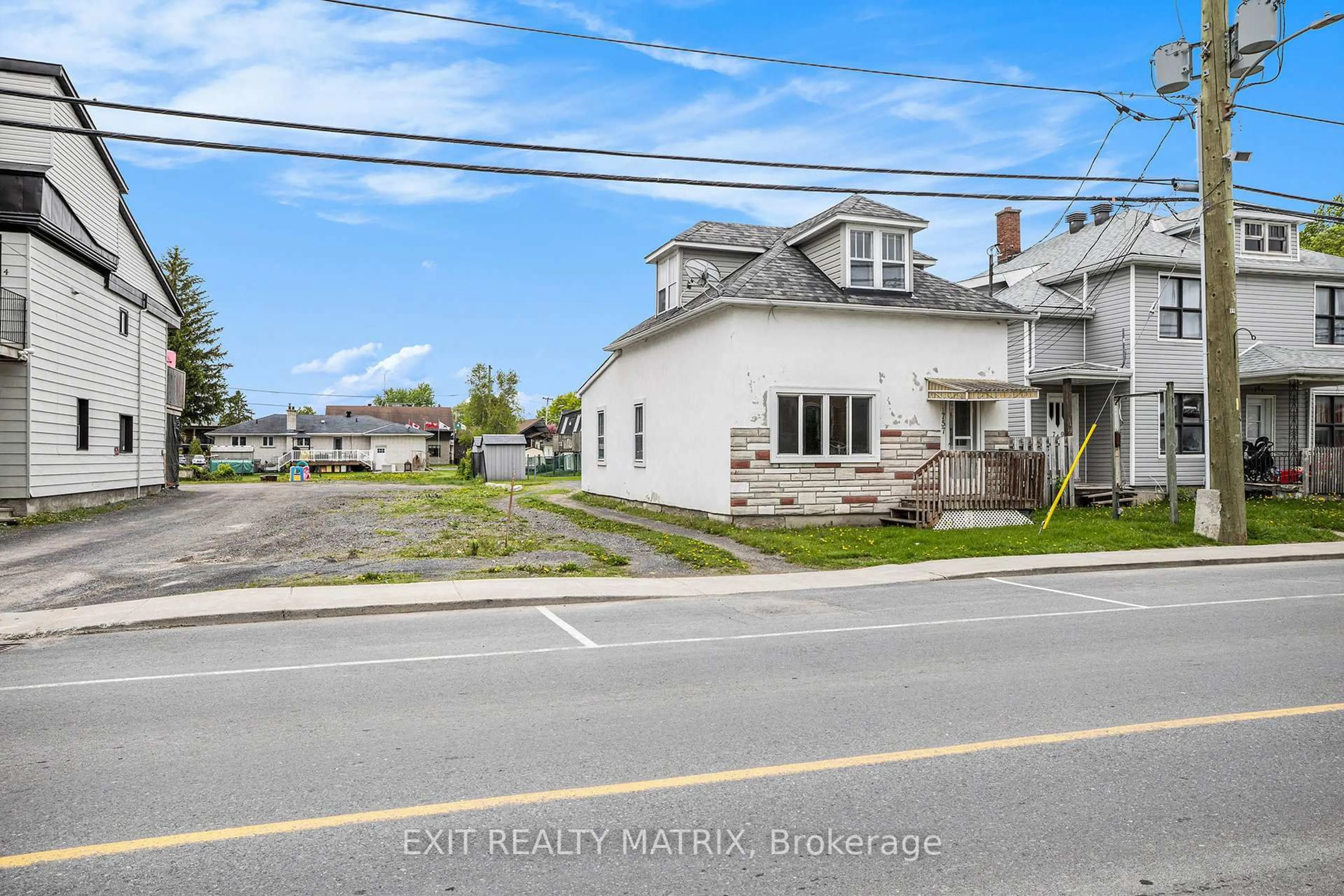 A pic from outside/outdoor area/front of a property/back of a property/a pic from drone, street for 757 Principale St, Casselman Ontario K0A 1M0