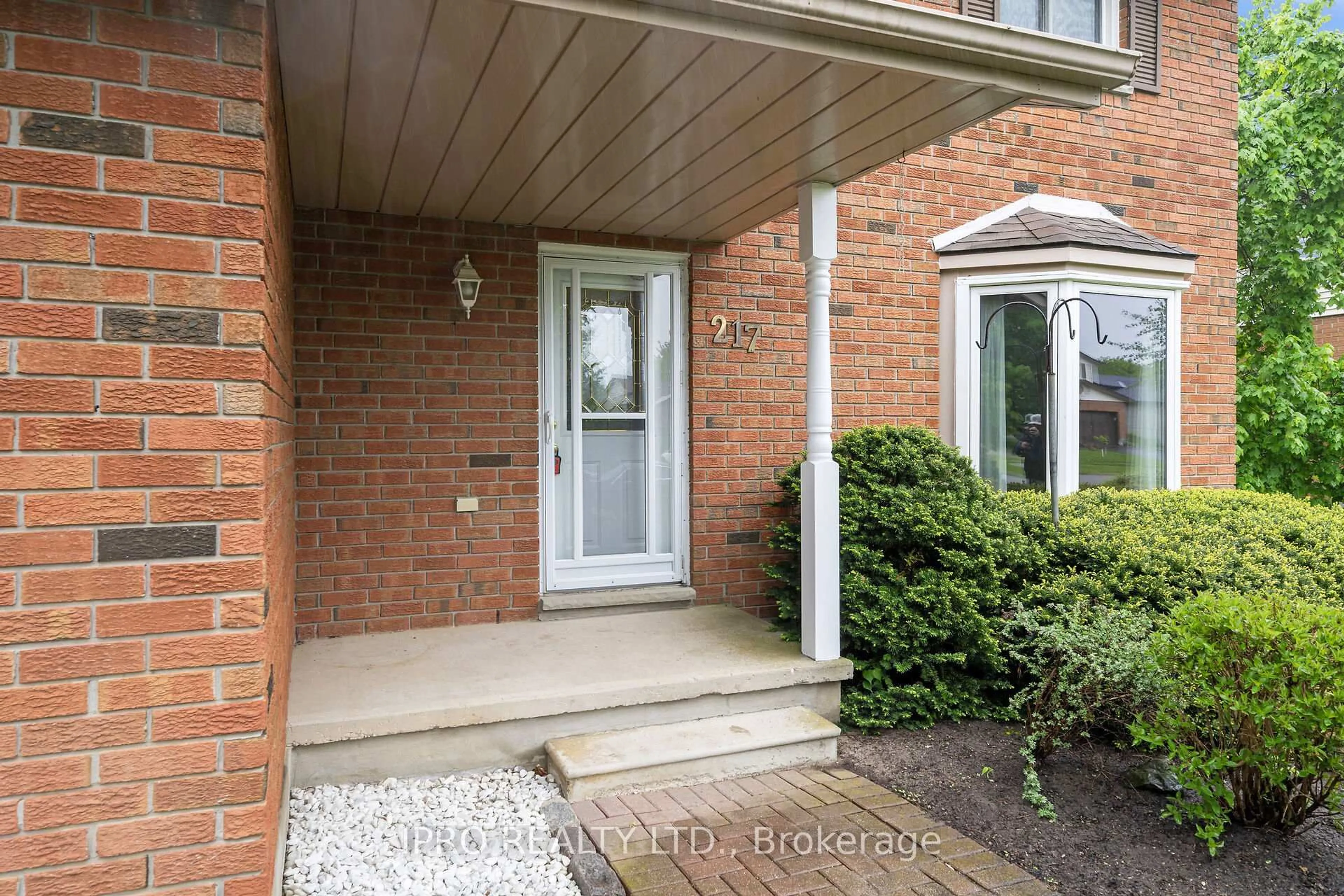 Indoor entryway for 217 Christie St, Guelph/Eramosa Ontario N0B 2K0