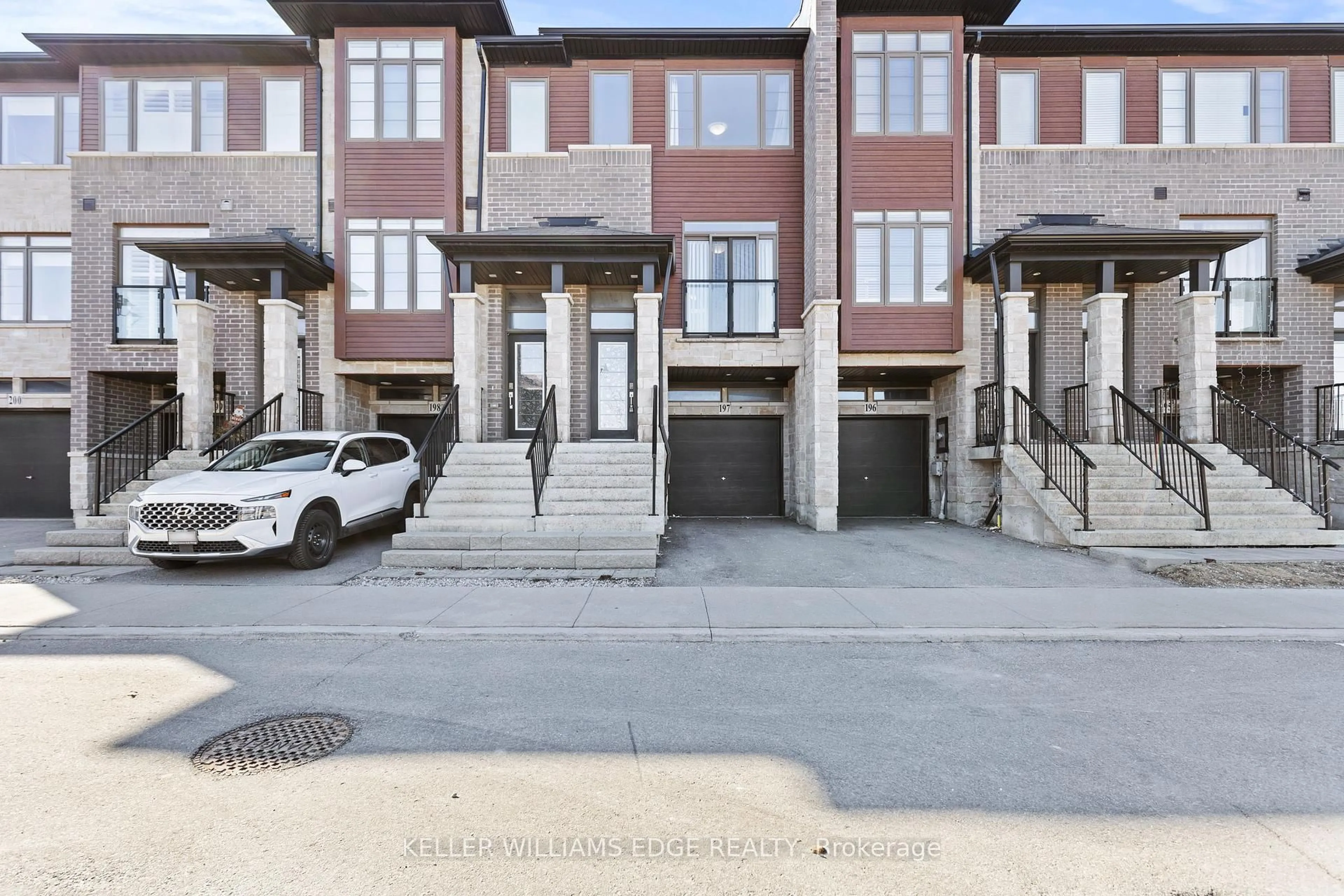 A pic from outside/outdoor area/front of a property/back of a property/a pic from drone, street for 30 Time Square Blvd #197, Hamilton Ontario L8J 0L8
