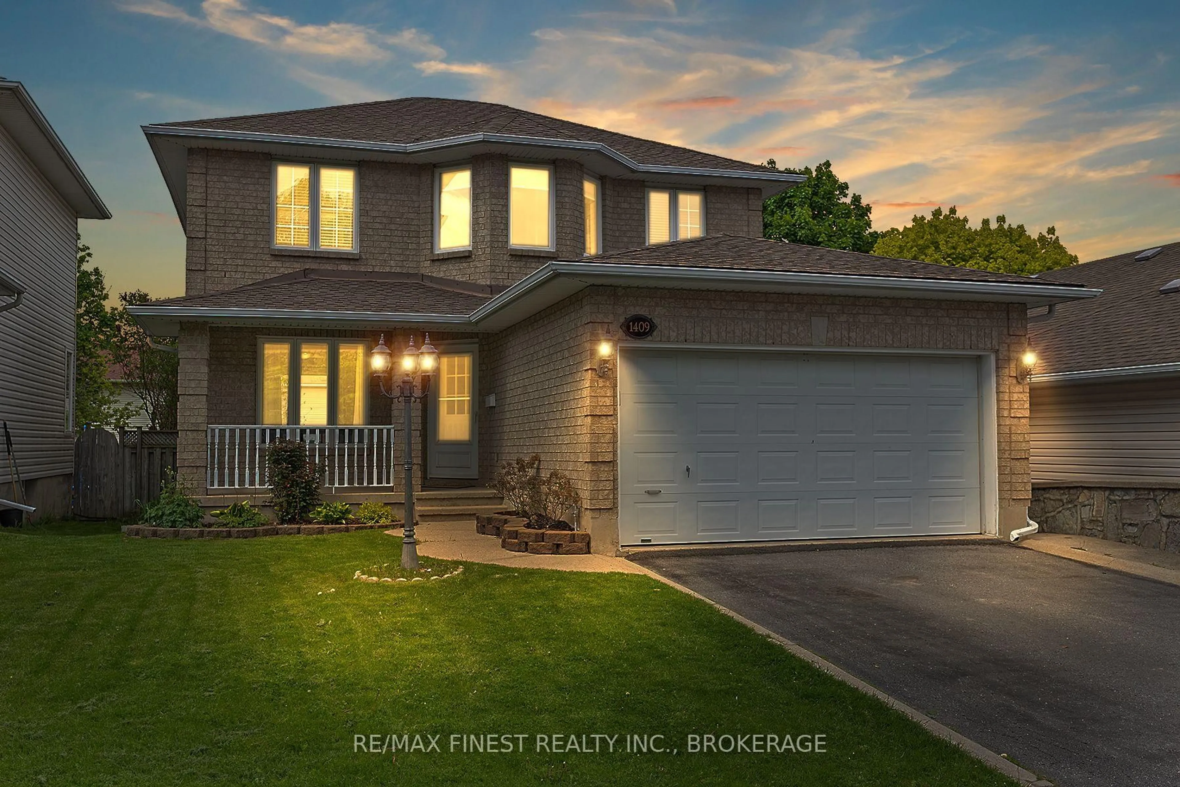 Home with vinyl exterior material, street for 1409 Fisher Cres, Kingston Ontario K7M 8T1