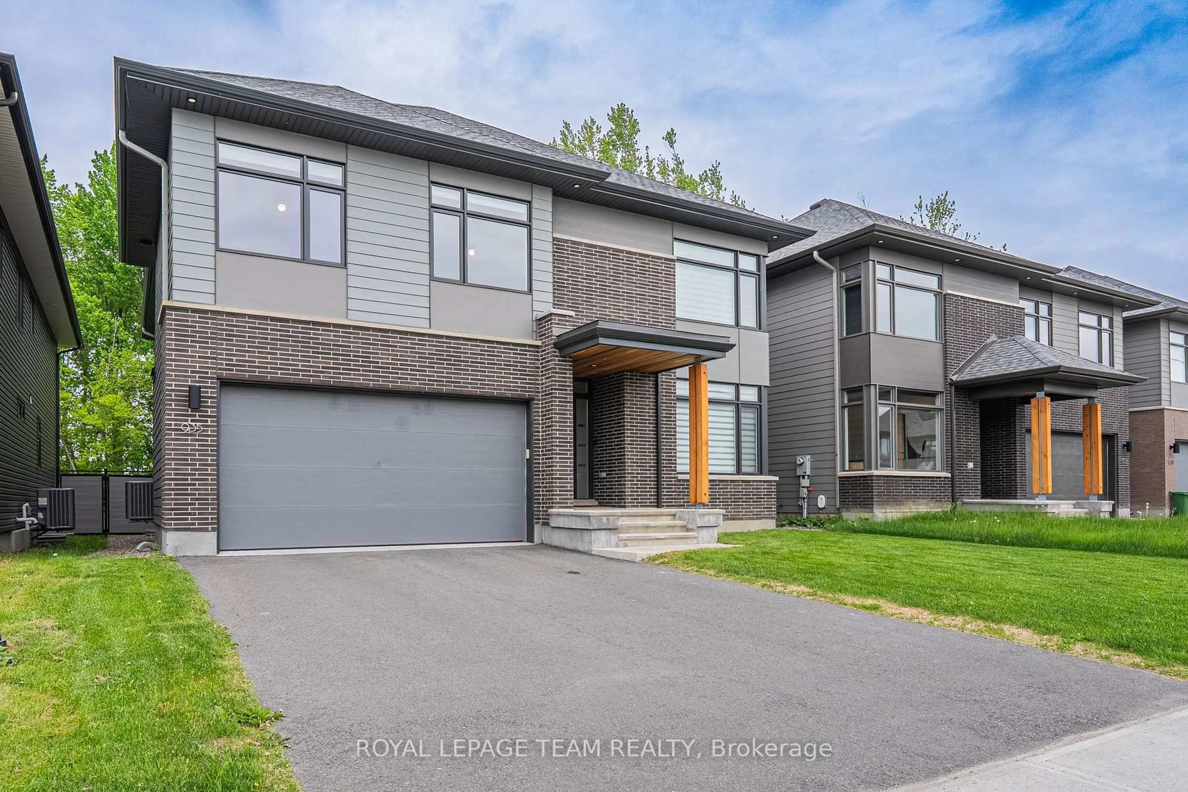 Home with brick exterior material, street for 935 Atrium Rdge, Ottawa Ontario K4M 0N9