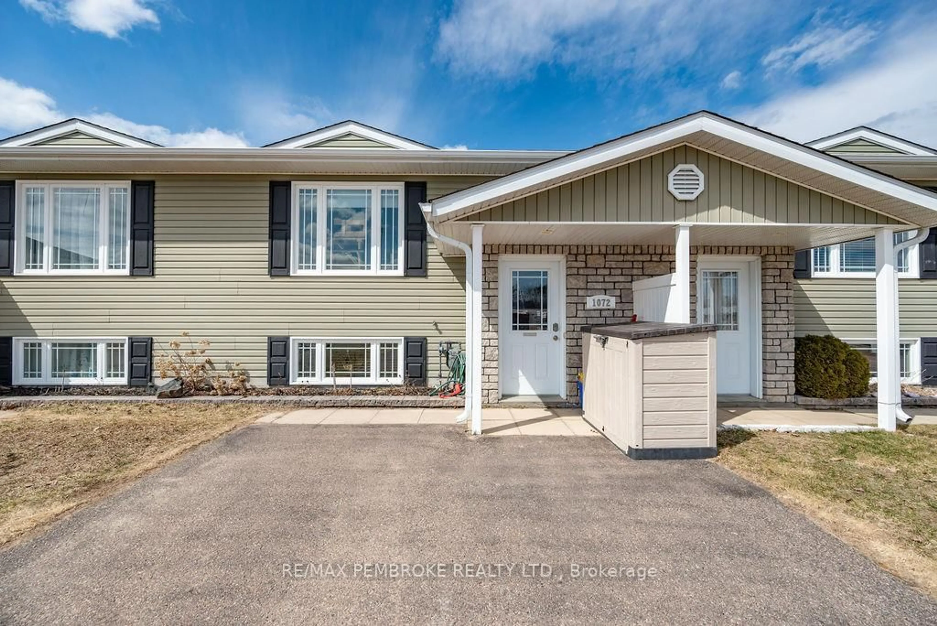 Home with vinyl exterior material, street for 1072 Limestone Tr, Petawawa Ontario K8H 0A6
