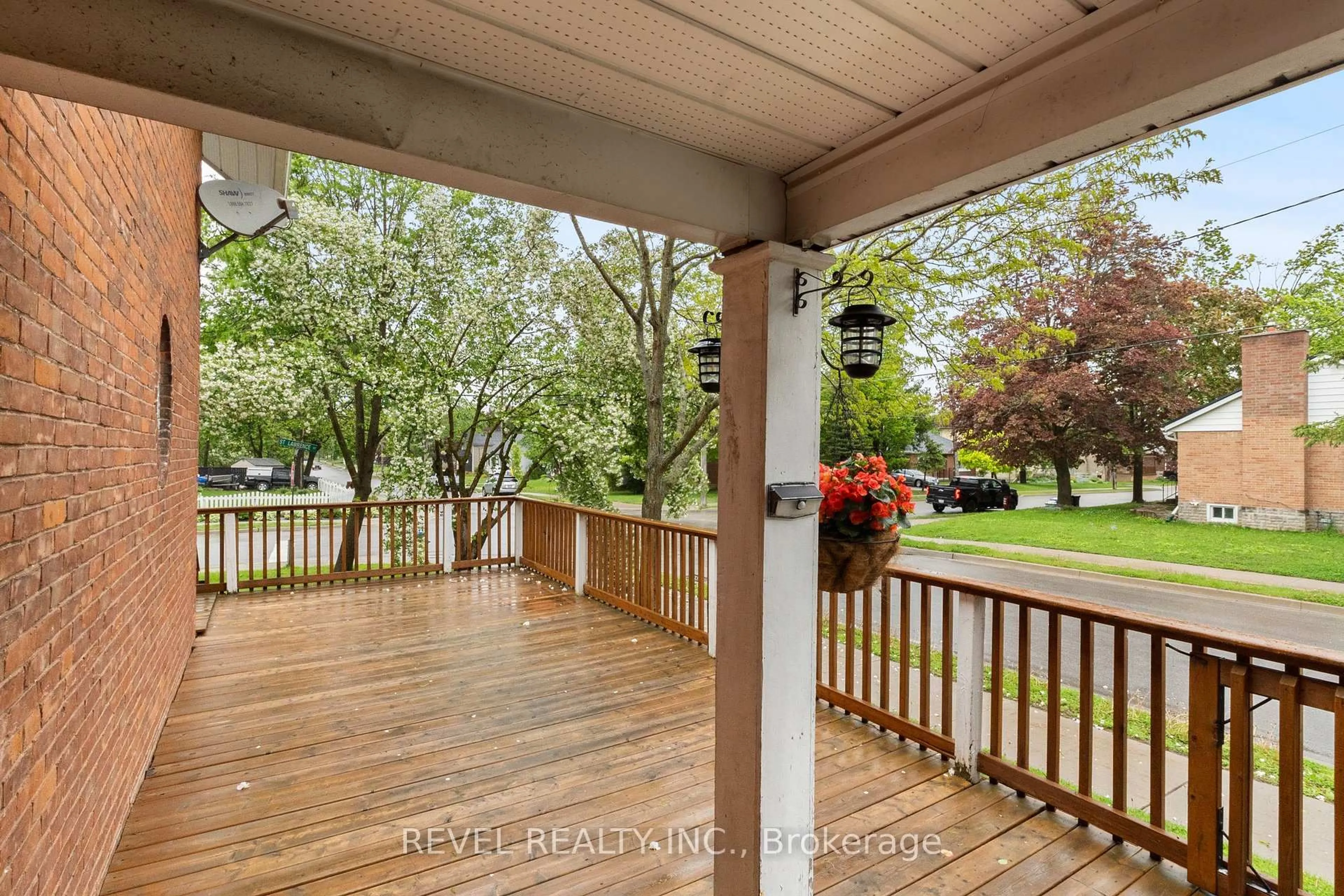 Patio, unknown for 37 St Lawrence St, Kawartha Lakes Ontario K9V 2K1
