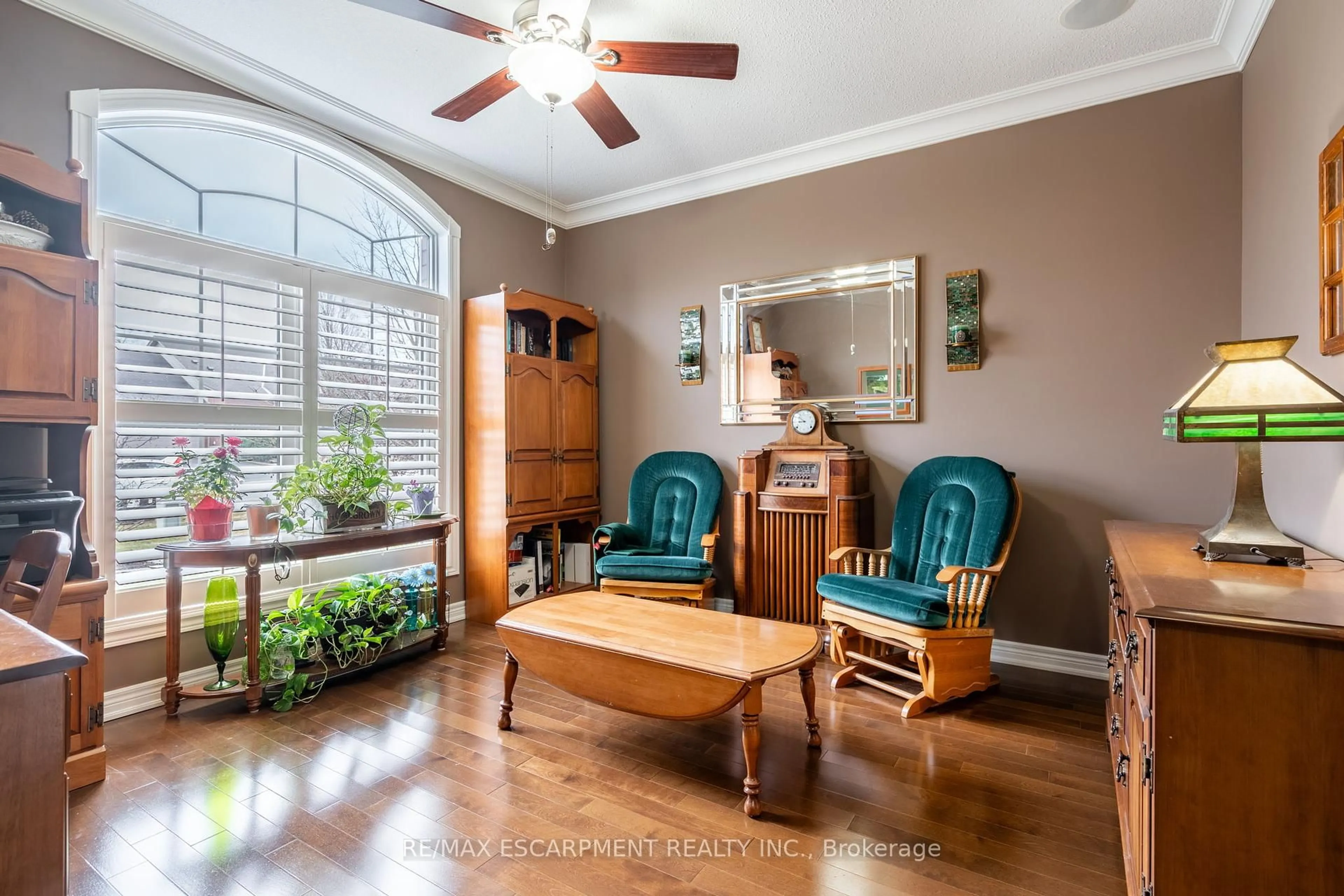 Living room with furniture, unknown for 13 Iron Bridge Crt, Haldimand Ontario N3W 0A4