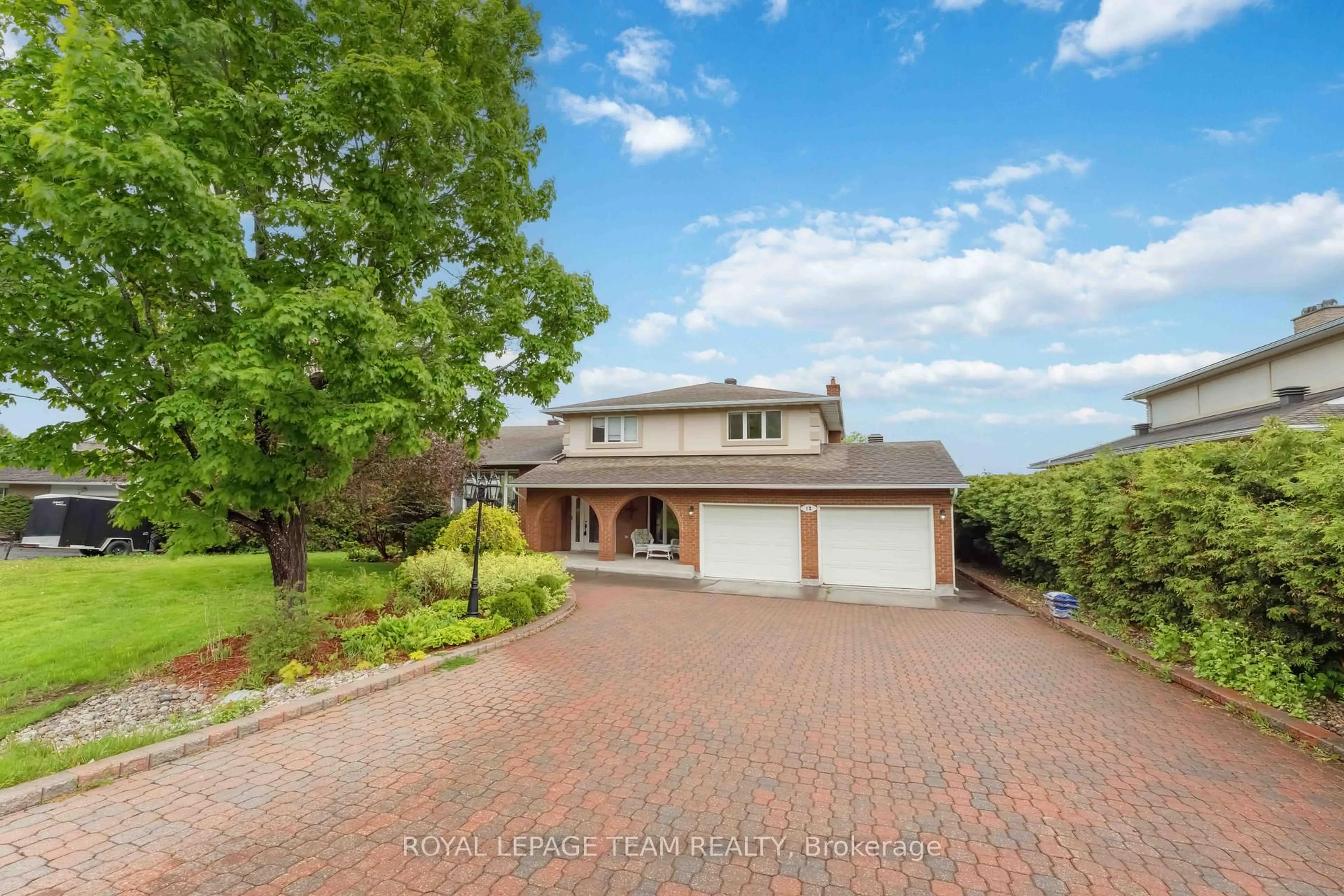 A pic from outside/outdoor area/front of a property/back of a property/a pic from drone, unknown for 12 Queen Anne Cres, Ottawa Ontario K2C 3H1