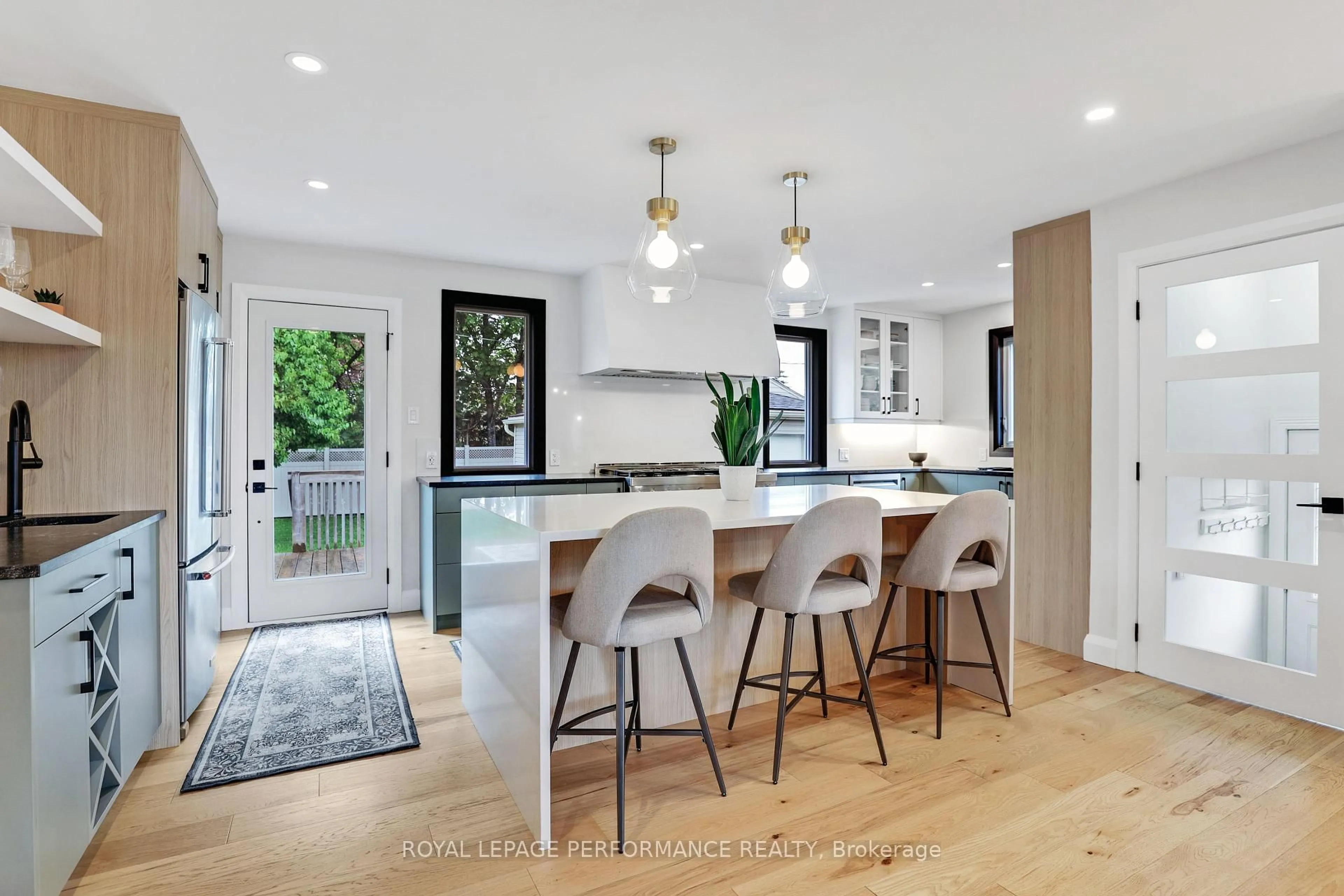 Contemporary kitchen, unknown for 907 Elsett Dr, Ottawa Ontario K1G 2S4