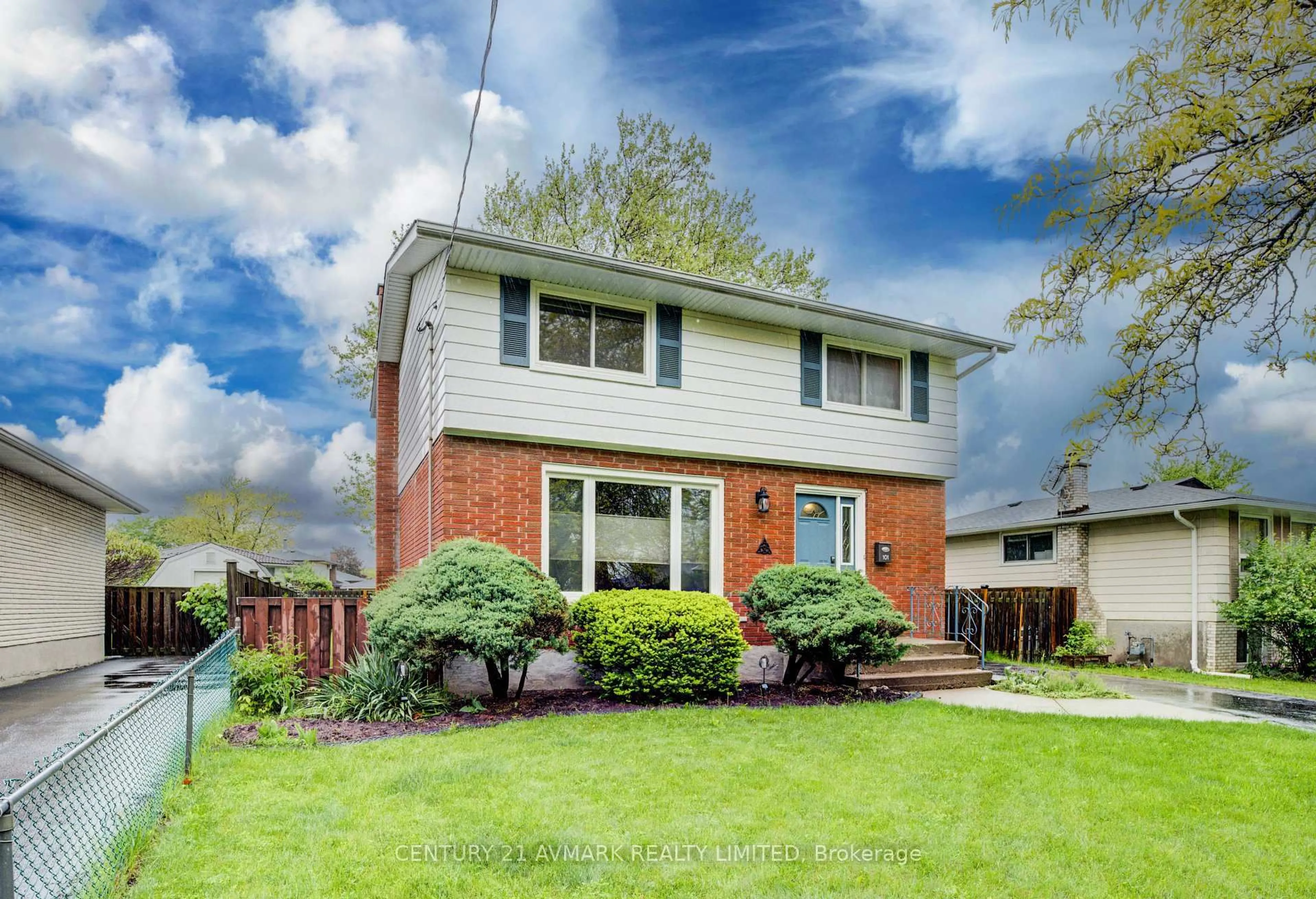 Home with brick exterior material, street for 101 Meredith Dr, St. Catharines Ontario L2M 6C5