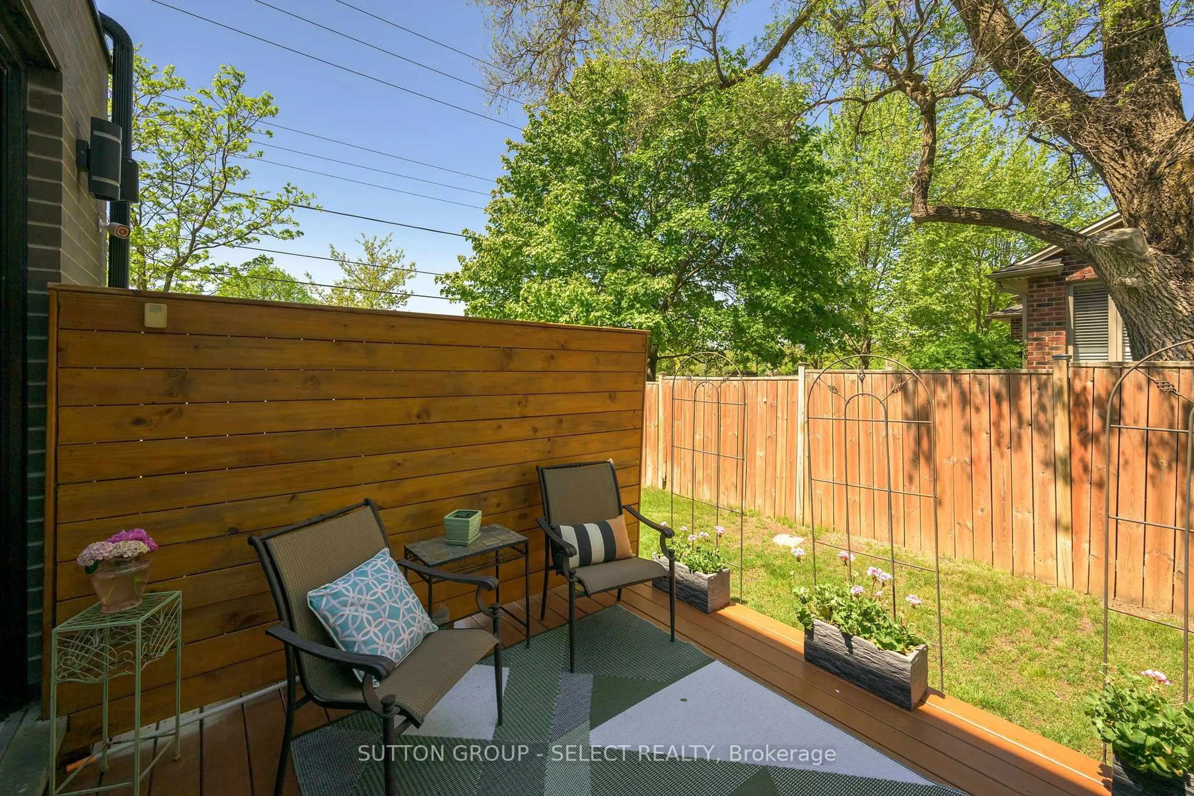 Patio, unknown for 433 Hyde Park Rd #2, London North Ontario N6H 3R9