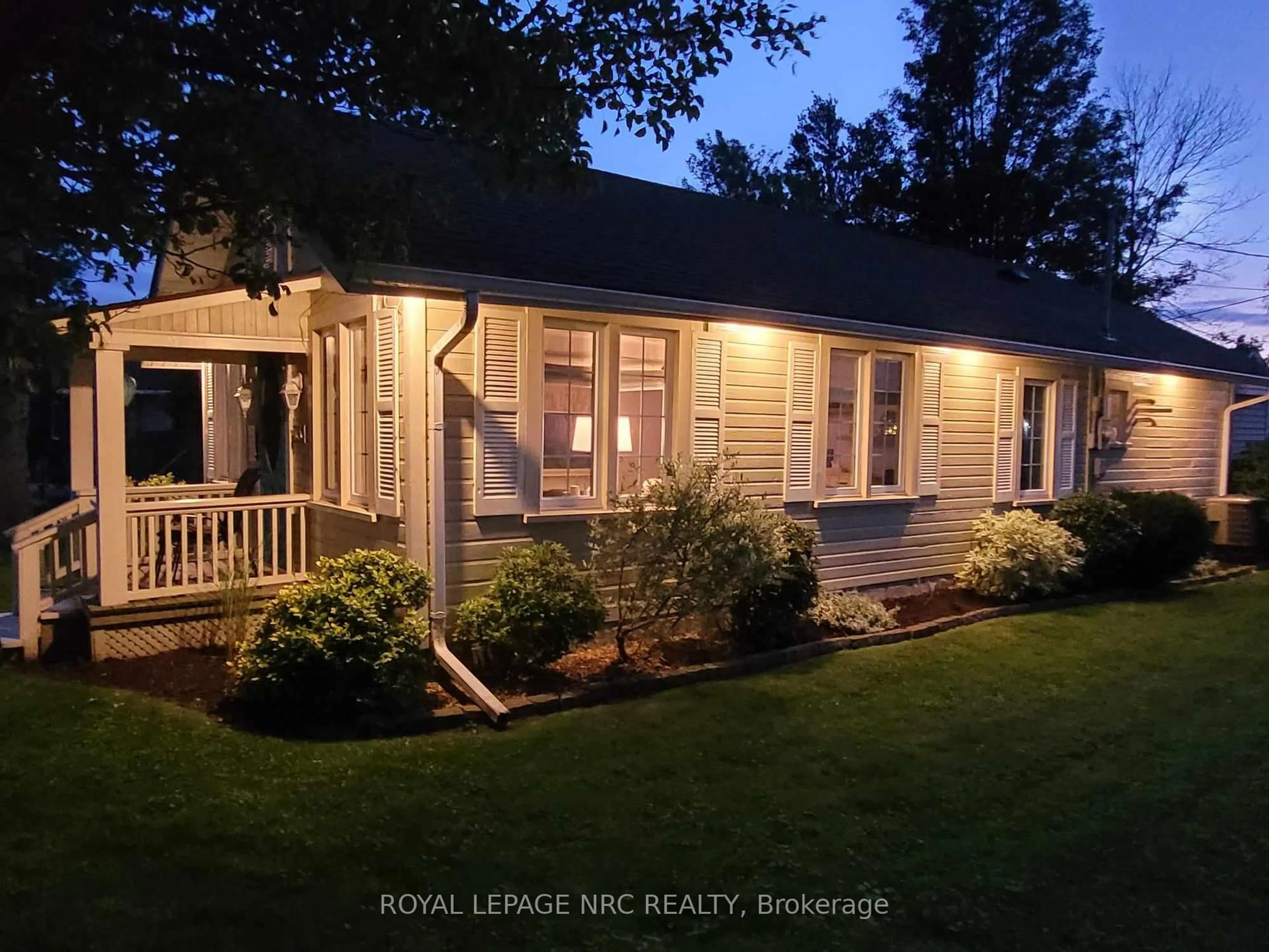 A pic from outside/outdoor area/front of a property/back of a property/a pic from drone, street for 331 Inglewood Rd, Fort Erie Ontario L0S 1B0