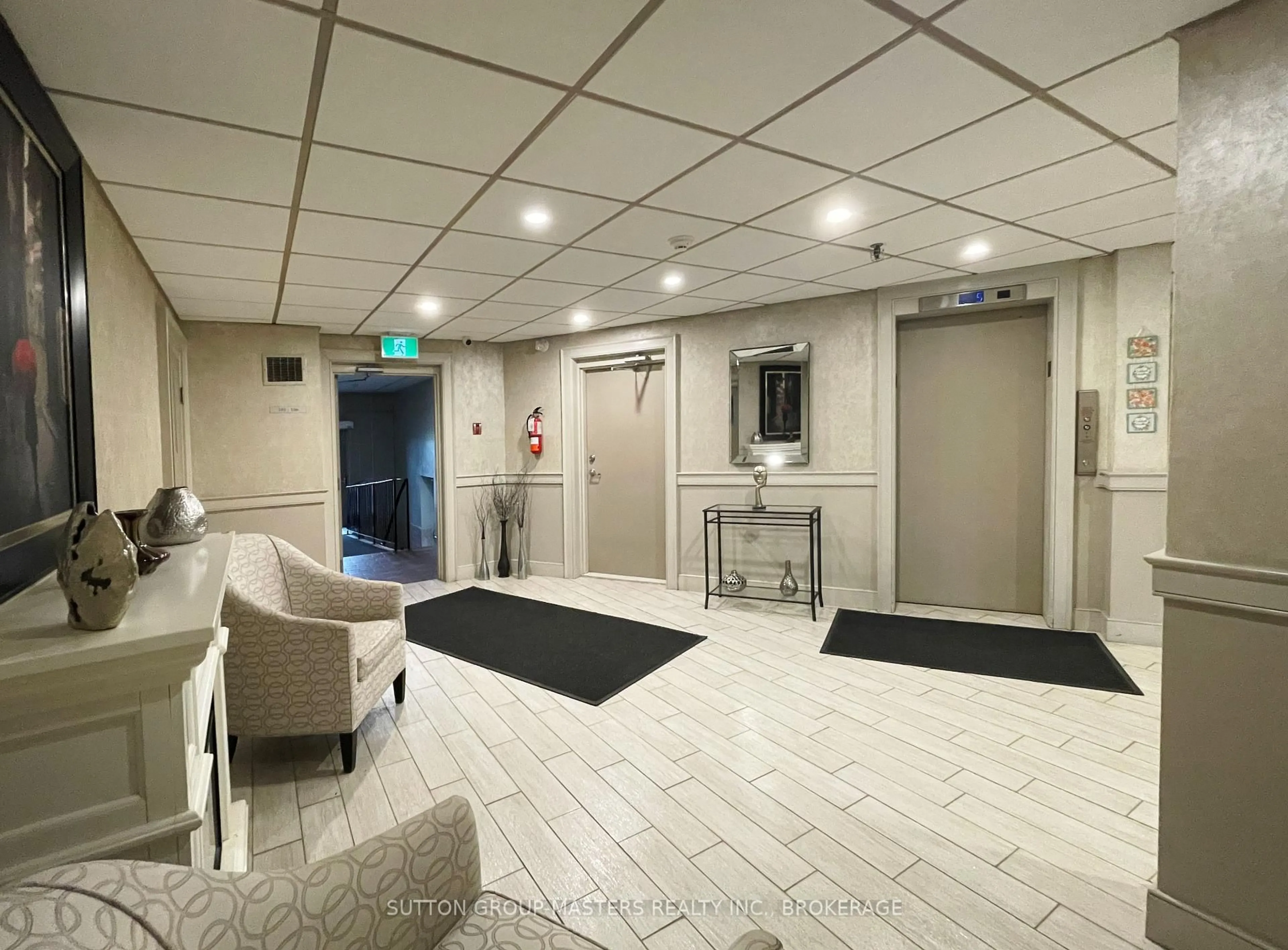 Indoor foyer for 358 Queen Mary Rd #314, Kingston Ontario K7M 7E8