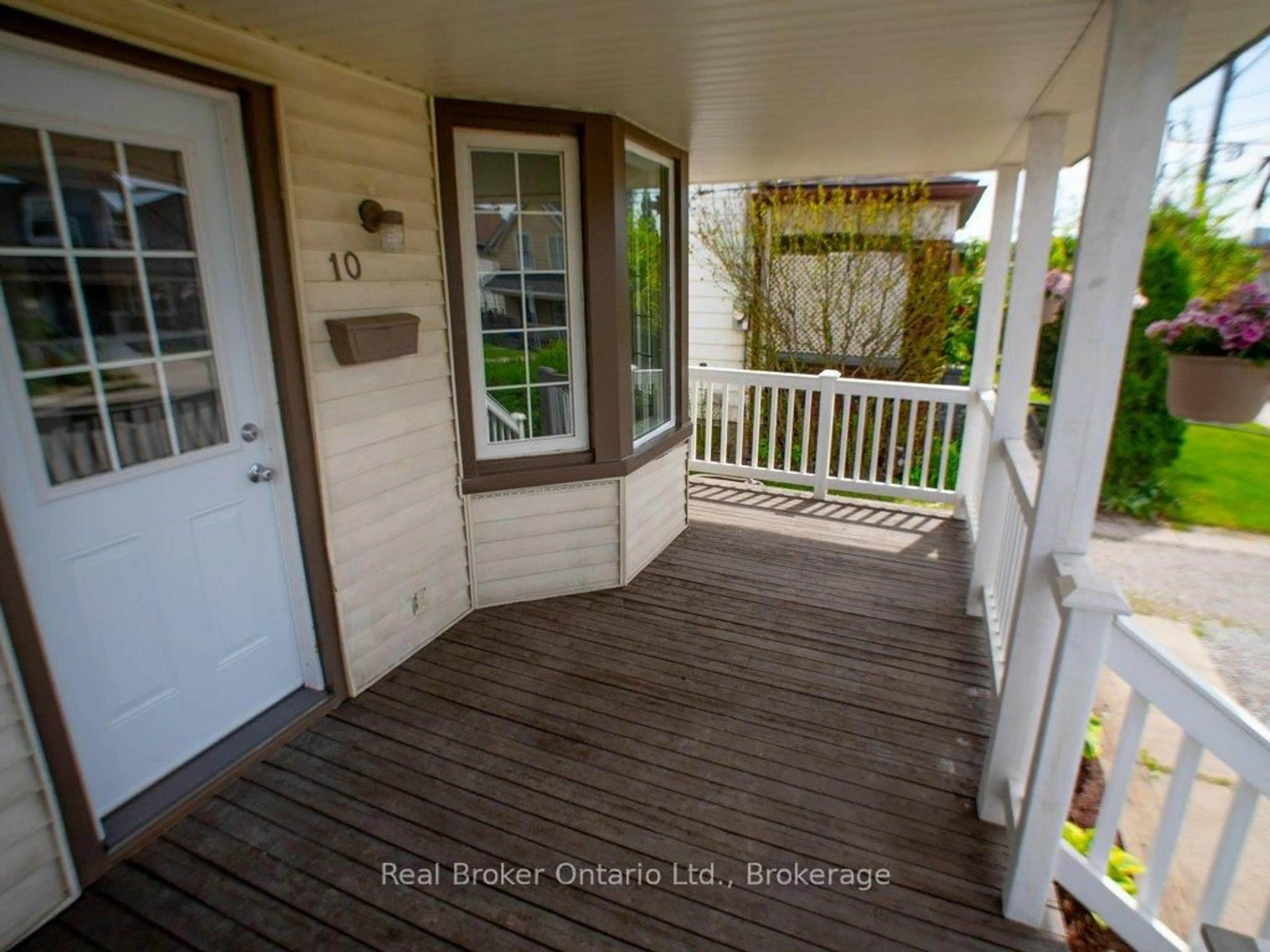 Unknown for 10 Albemarle St, Hamilton Ontario L8L 7G3